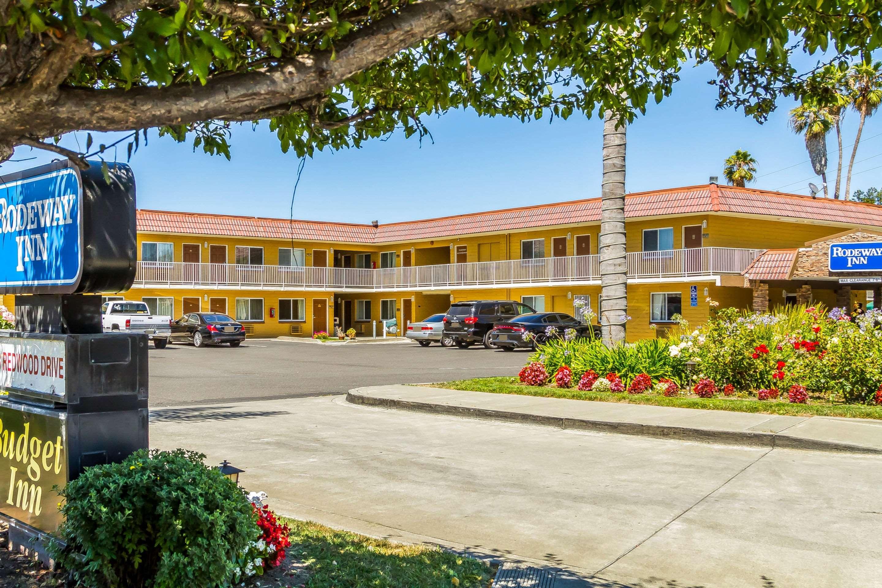 Vista Exterior Rodeway Inn Wine Country