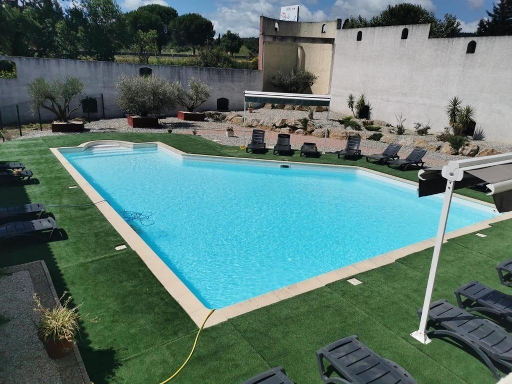 Vista Piscina le floréal