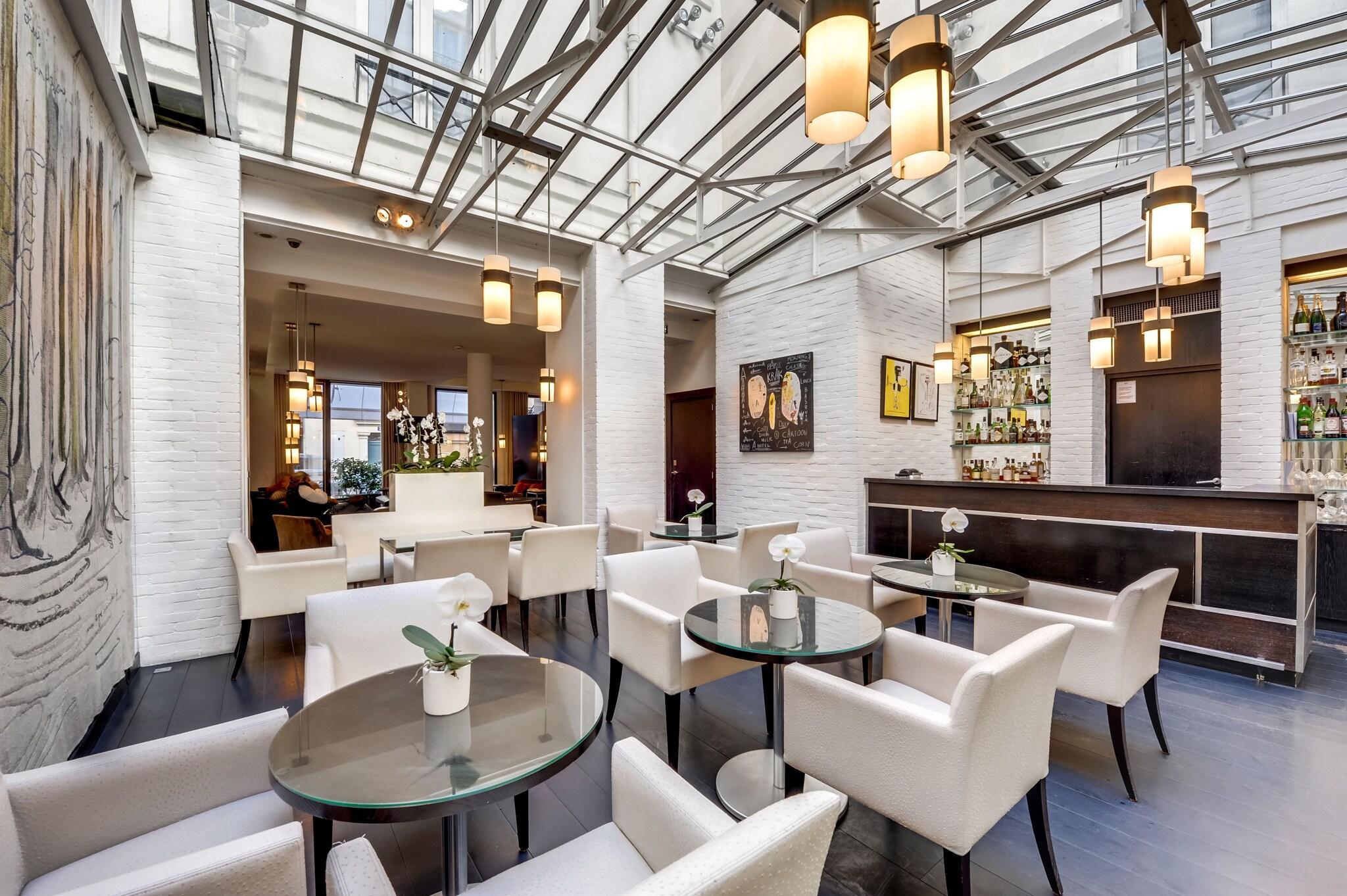 Bar/Salón Hotel Le A