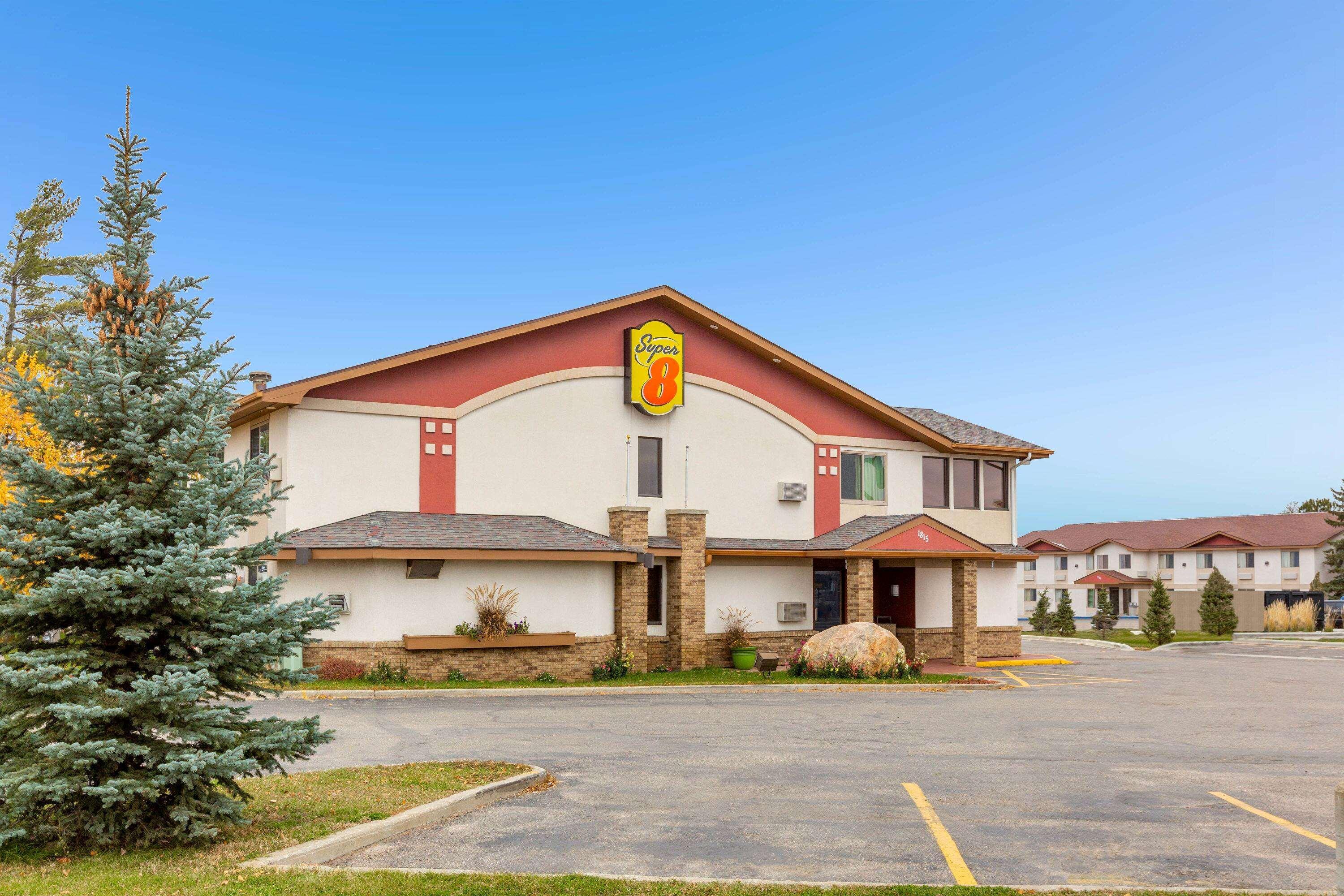 Vista Exterior Super 8 by Wyndham Bemidji MN