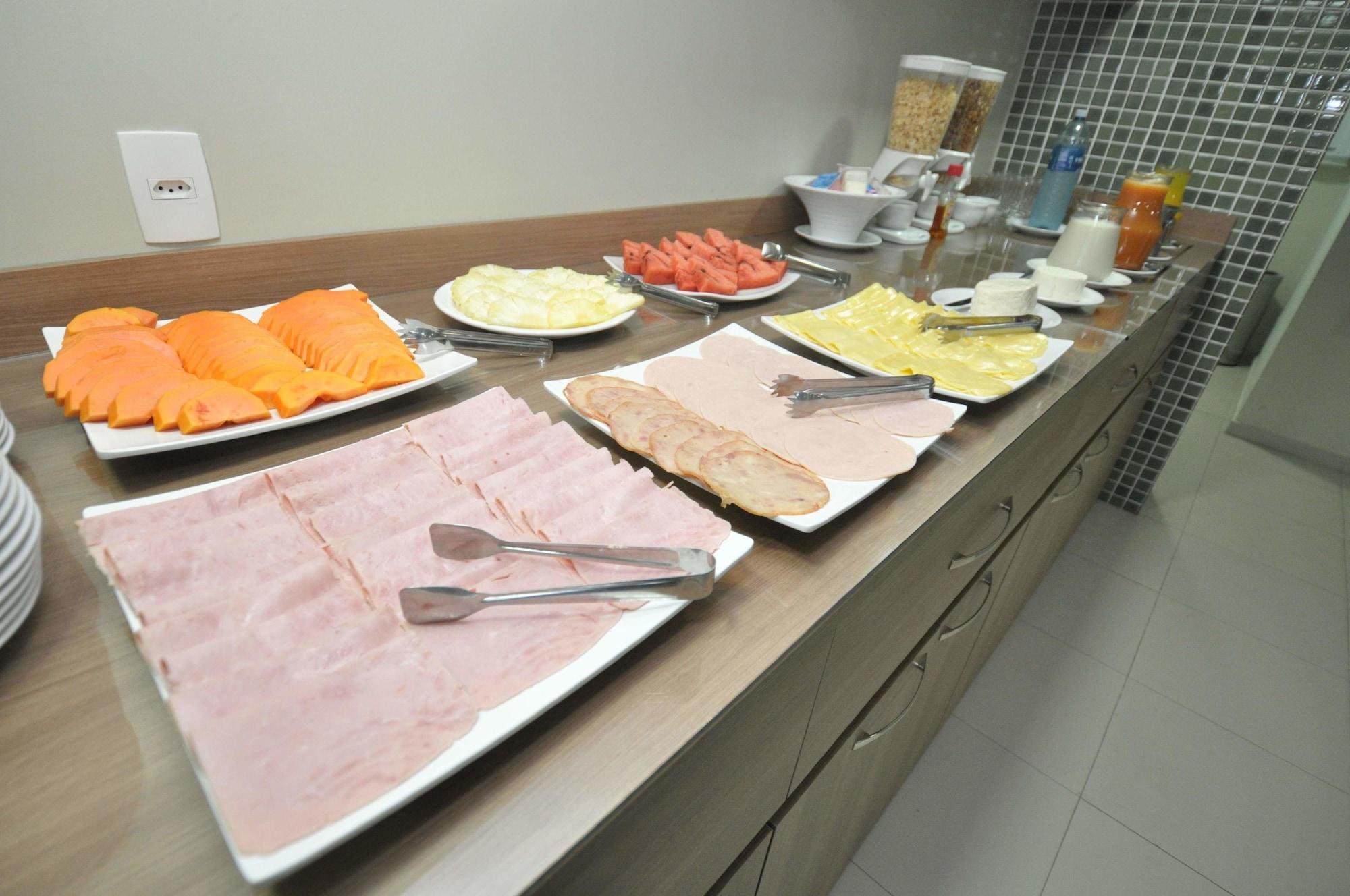 Bar/Salón Mont Blanc Suites Duque de Caxias