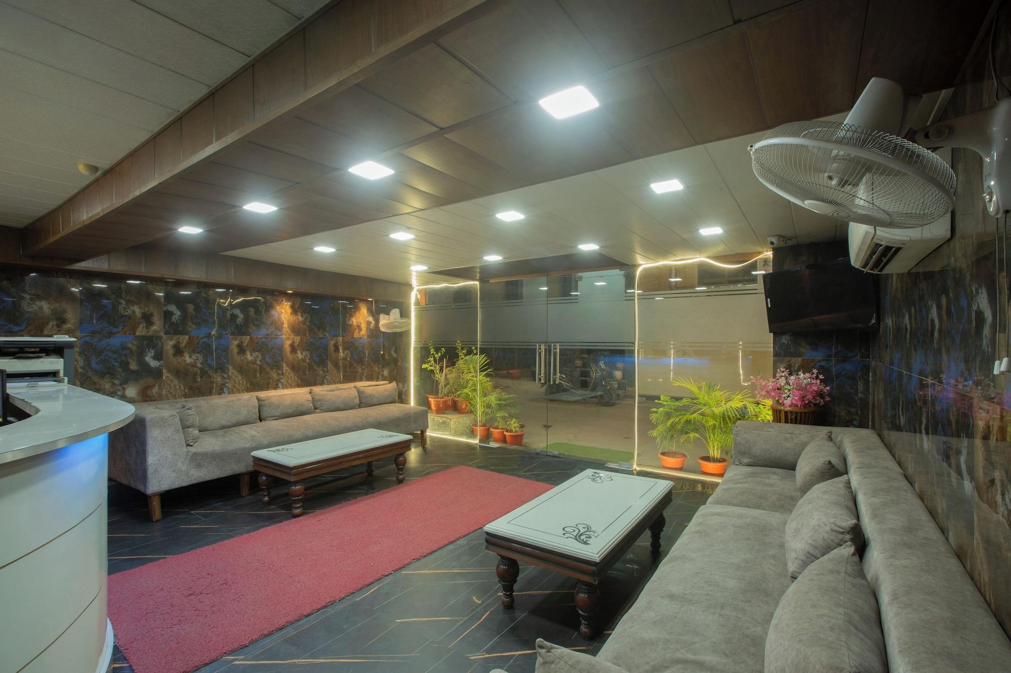 Vista Lobby Hotel Triton Grand
