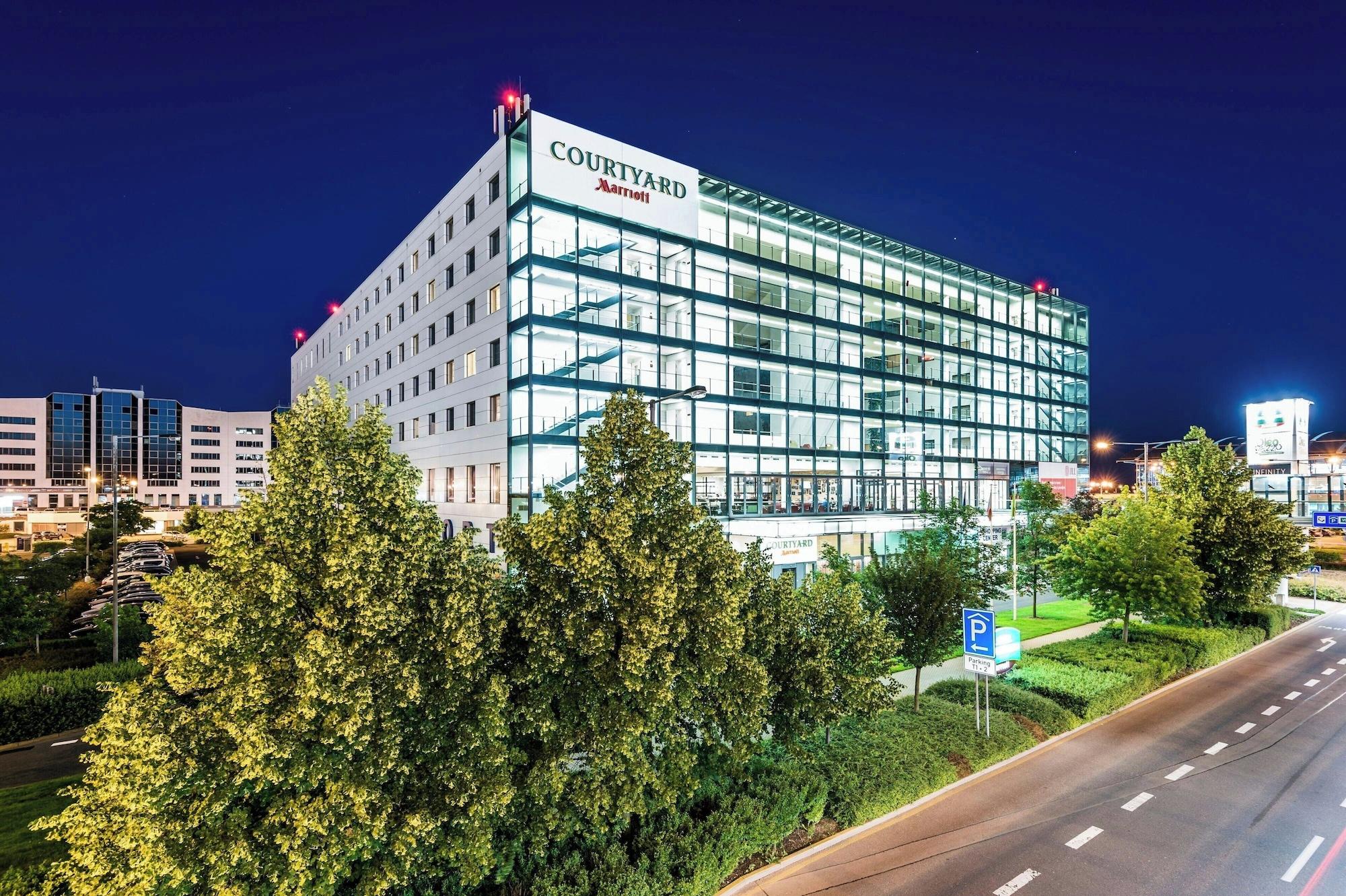Vista Exterior Courtyard by Marriott Prague Airport