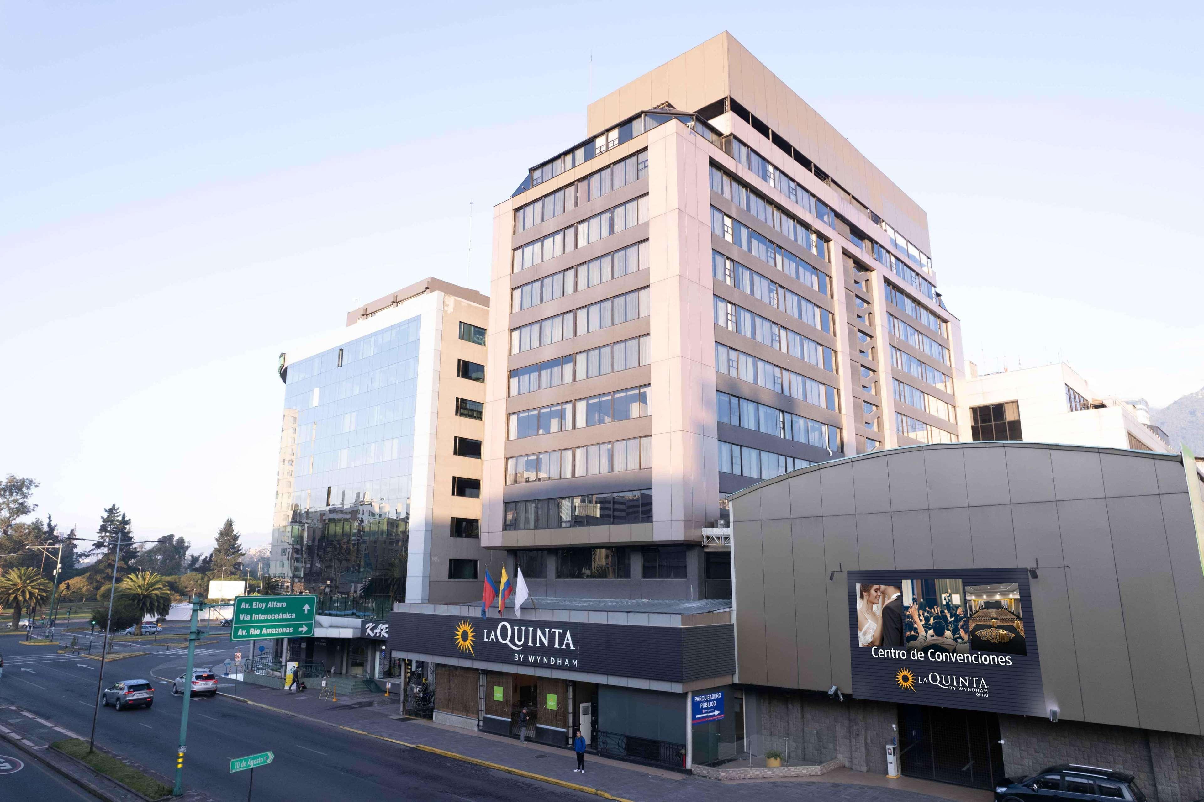 Vista Exterior La Quinta by Wyndham Quito