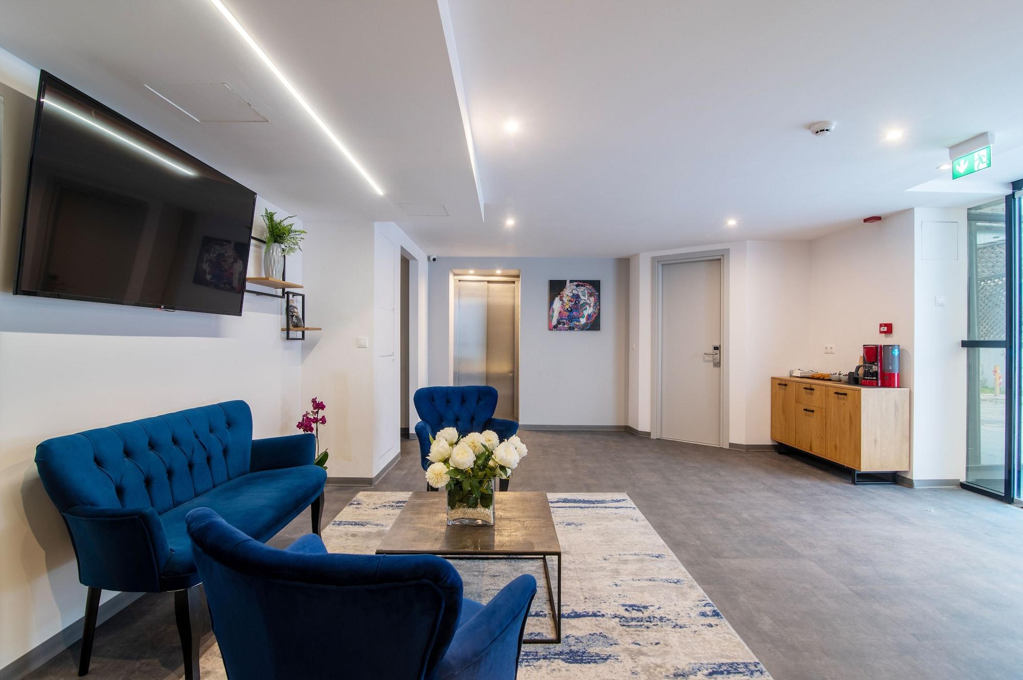 Vista Lobby Olvia Suites