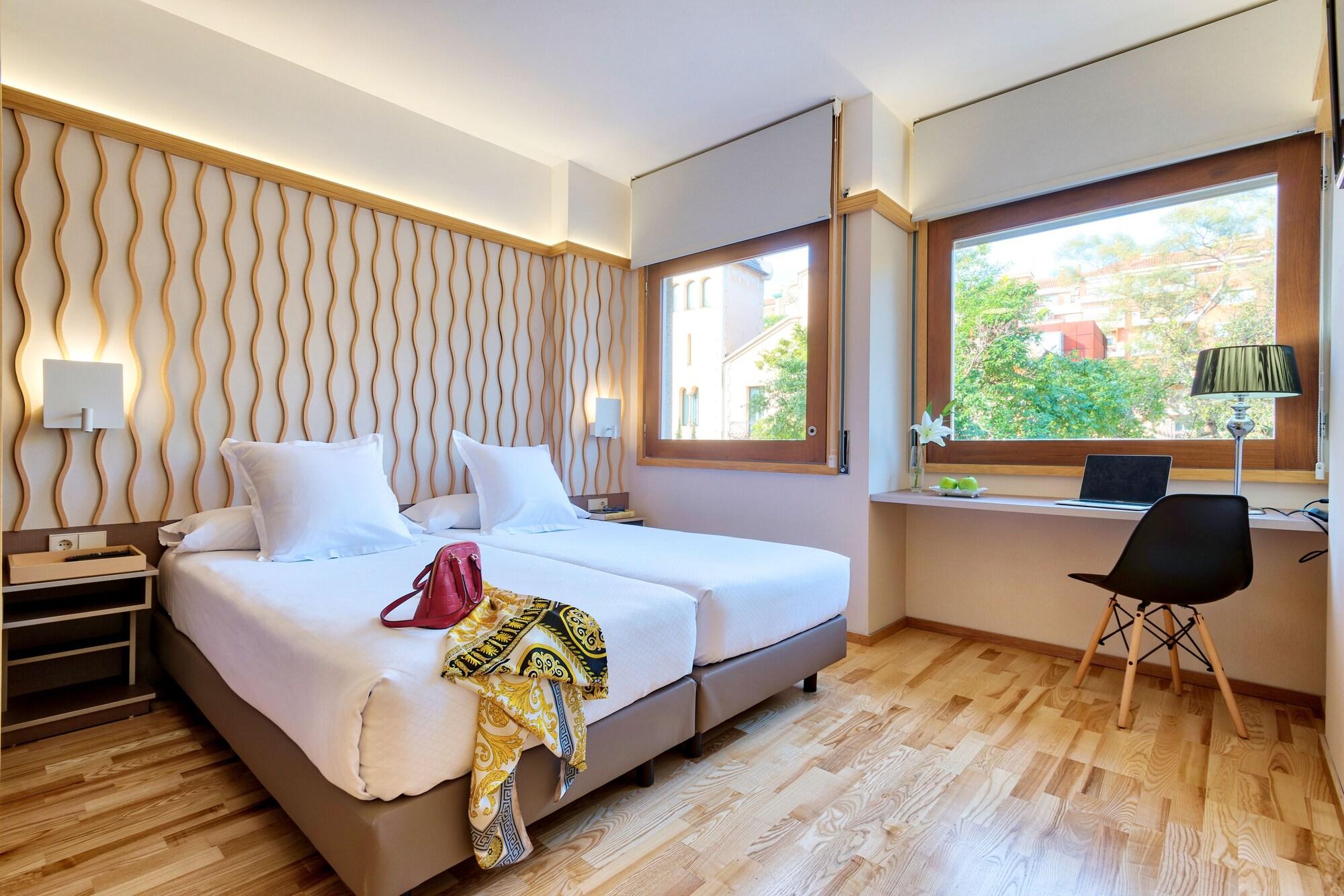 Varios Bonanova Suite Hotel