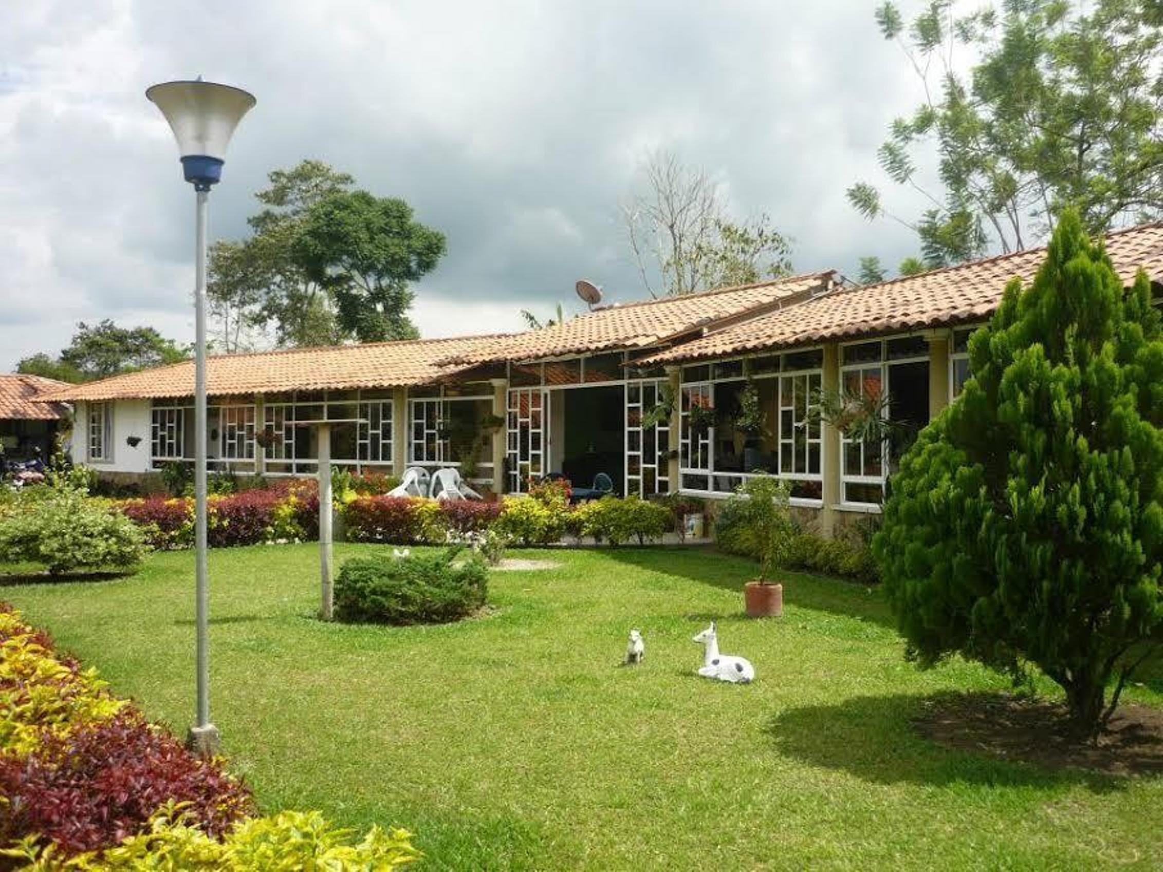 Vista Exterior Finca Hotel Las Piramides