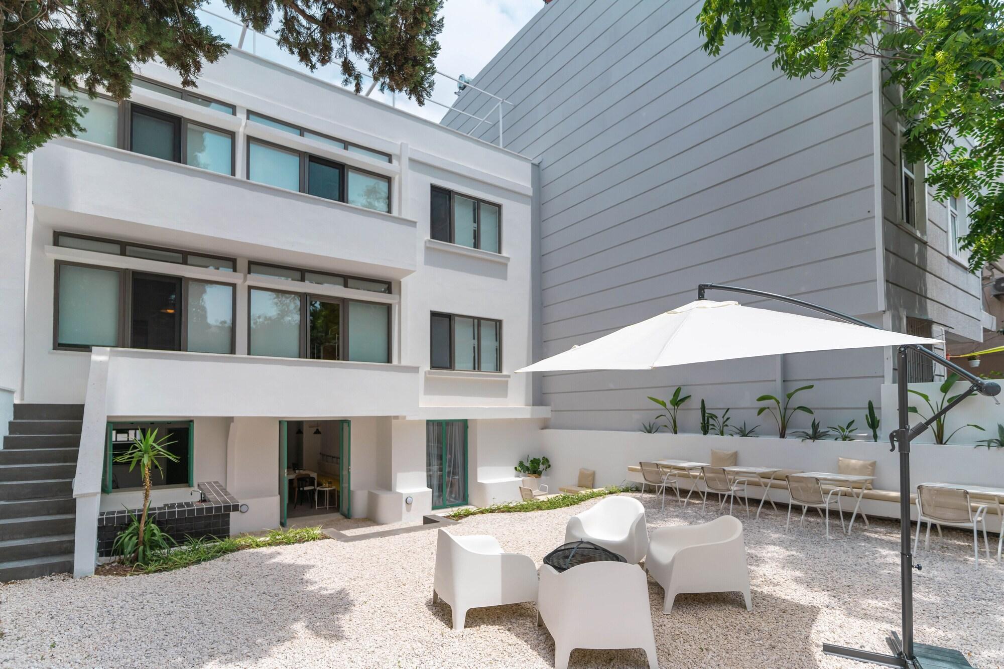 Varios Be Bold Hostel