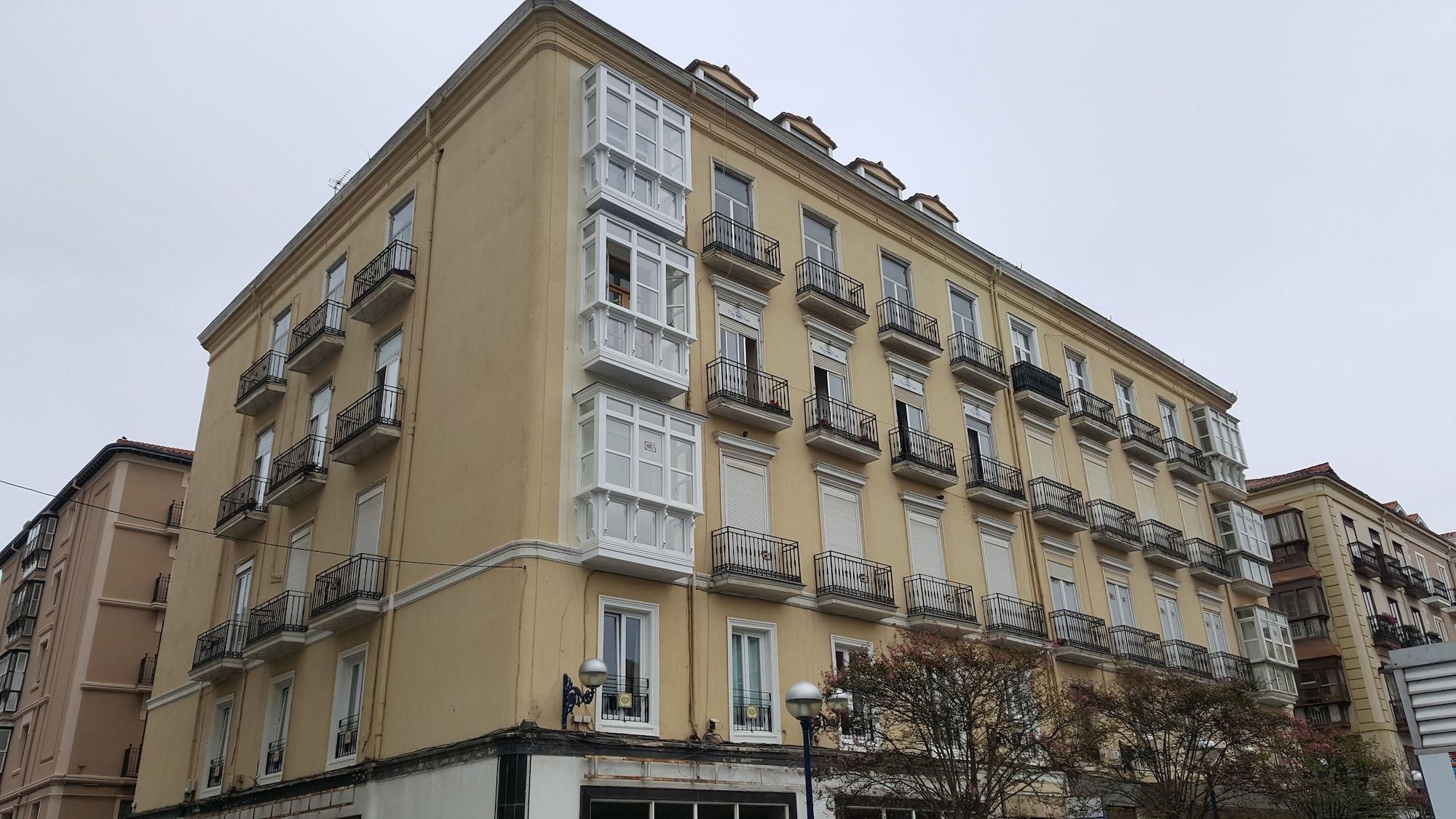 Vista Exterior Art Suites Santander
