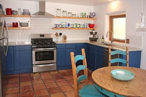 Alquiler Vacacional - Charming Gated Adobe in Historic Old Town