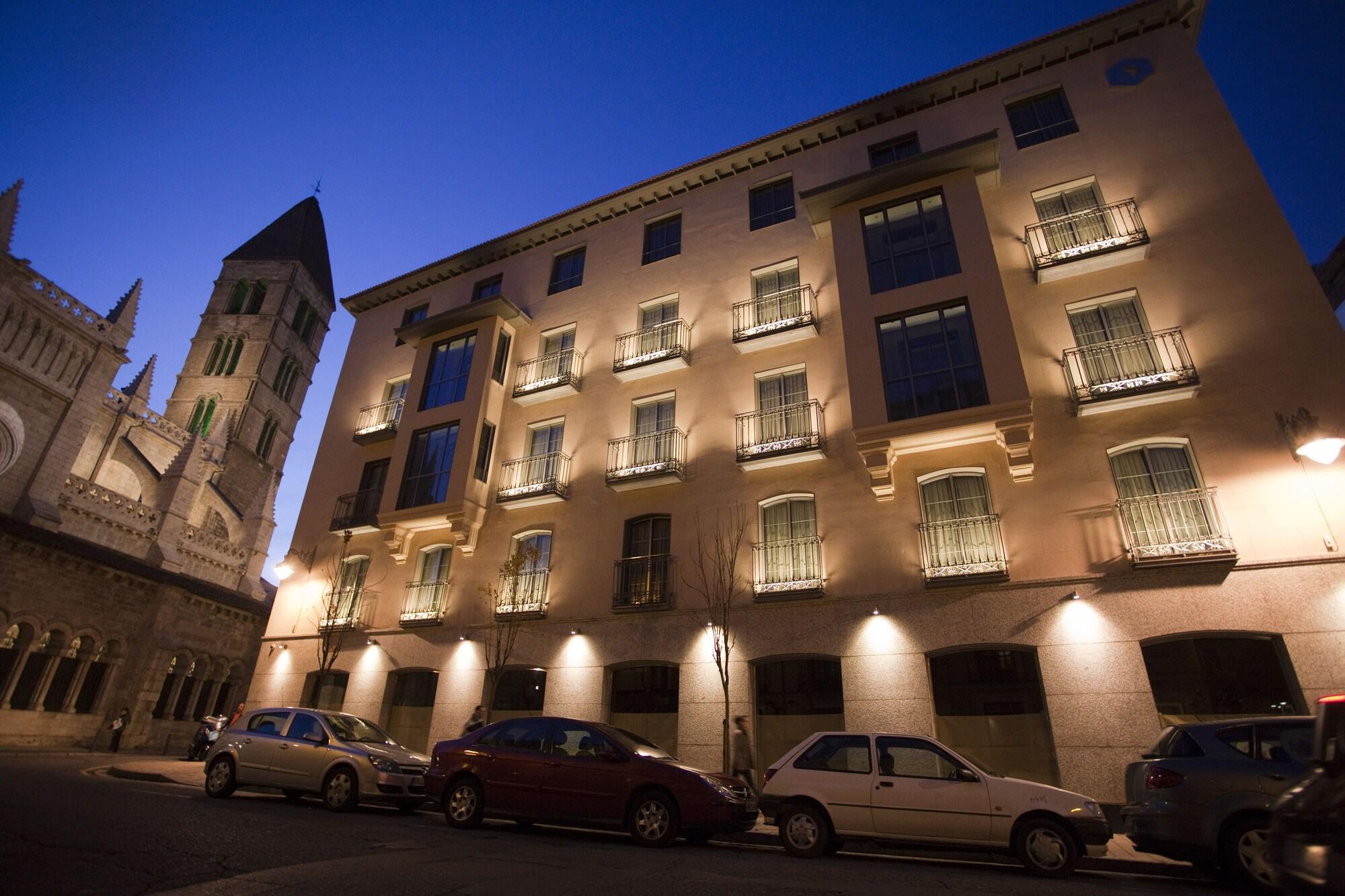 Varios Nexus Valladolid Suites & Hotel