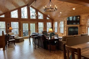 Alquiler Vacacional - Lakefront, Forested, 4 bed/2 bath, Ping Pong, Pool Table, Kayaks, Wifi, No Pets.