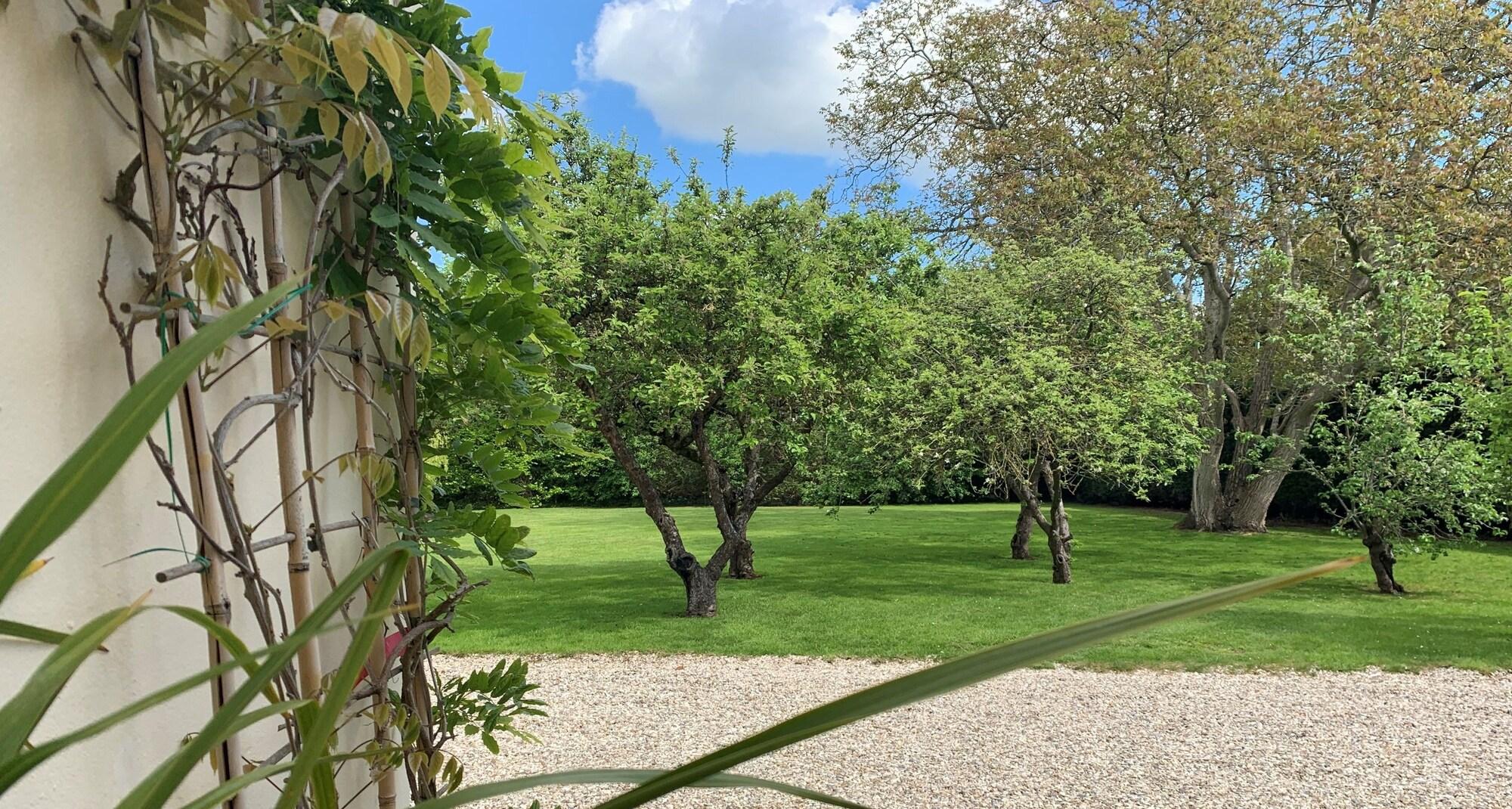 Vista Exterior Hope Orchard En-Suite Rooms