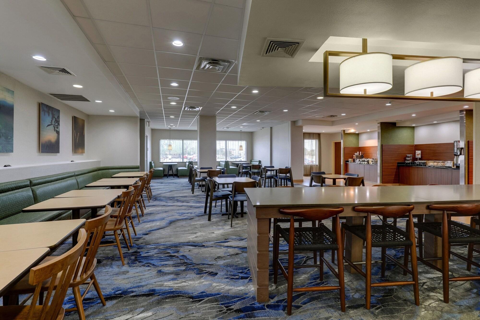 Restaurant Fairfield Inn & Suites Hutchinson