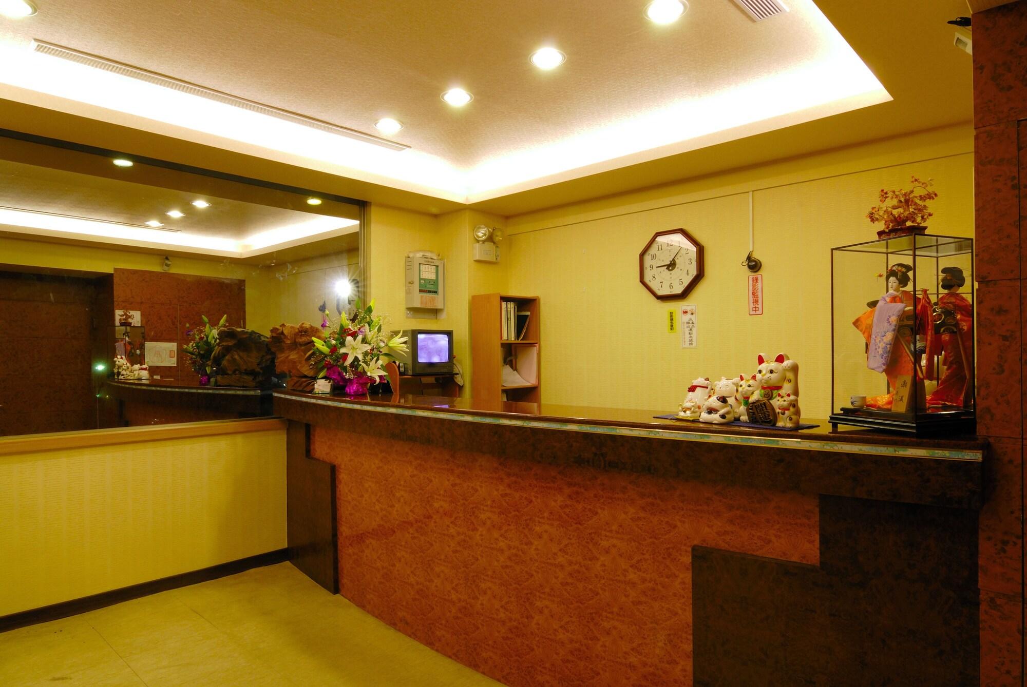 Vista Lobby Empire Hotel