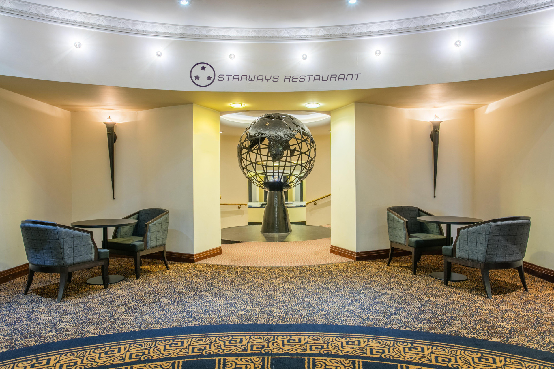 Restaurant Crowne Plaza Liverpool - John Lennon Airport by IHG