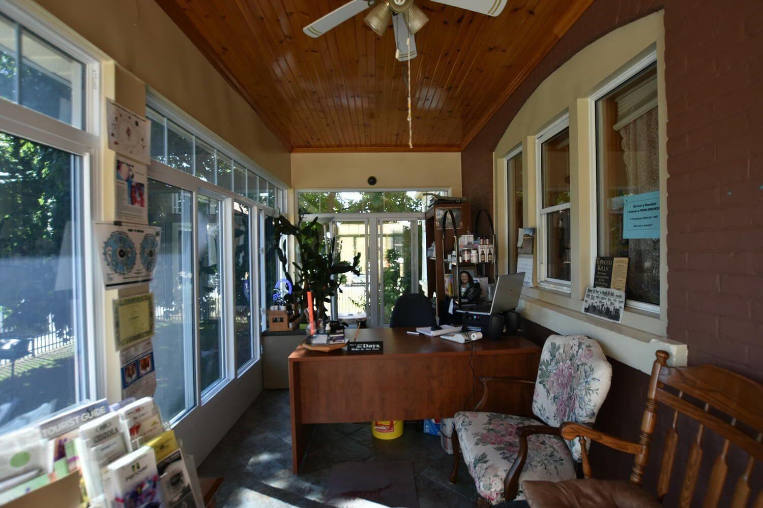 Vista Lobby 10th Avenue Guest House & Suites