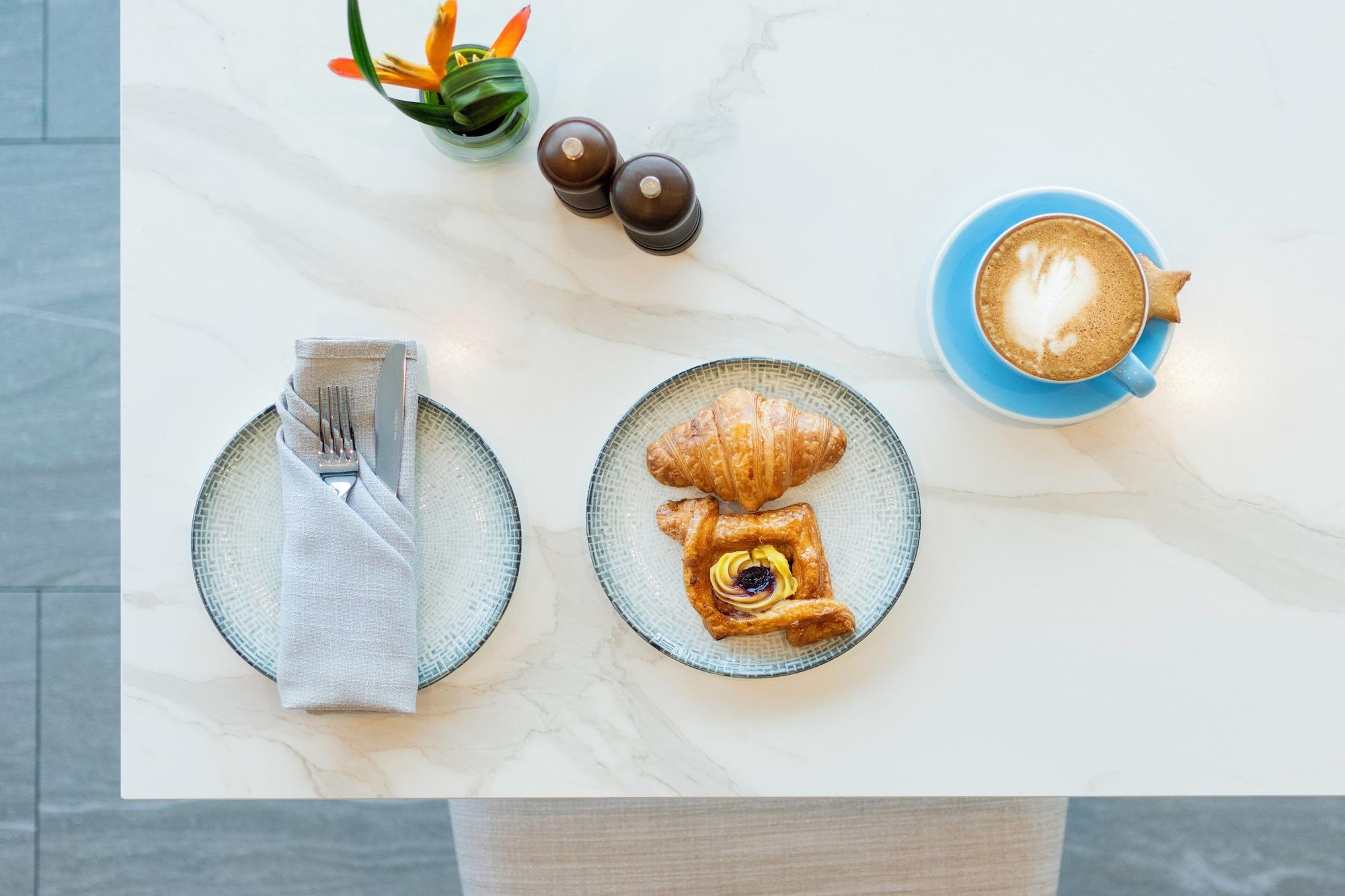 Bar/Salón Crowne Plaza Residences Port Moresby by IHG