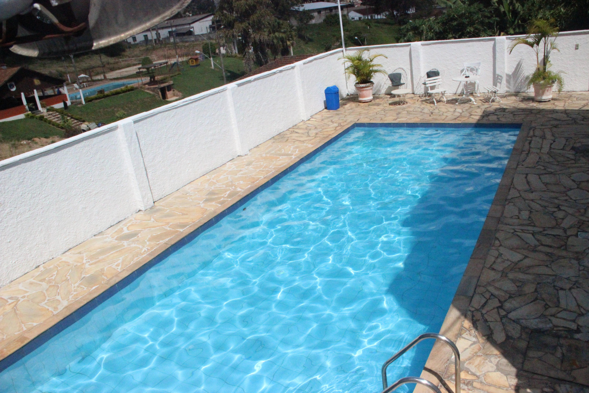 Vista Piscina Pousada Chiaini