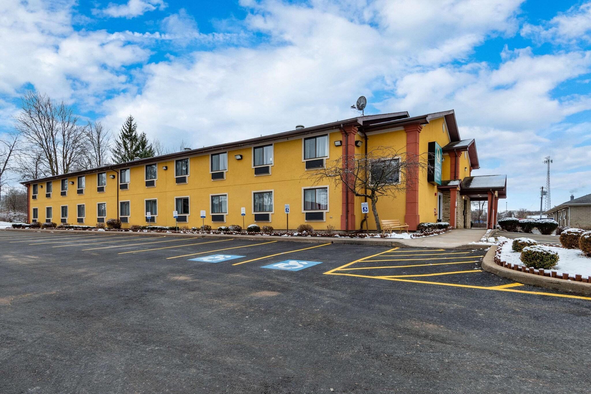 Vista Exterior Quality Inn Oneida