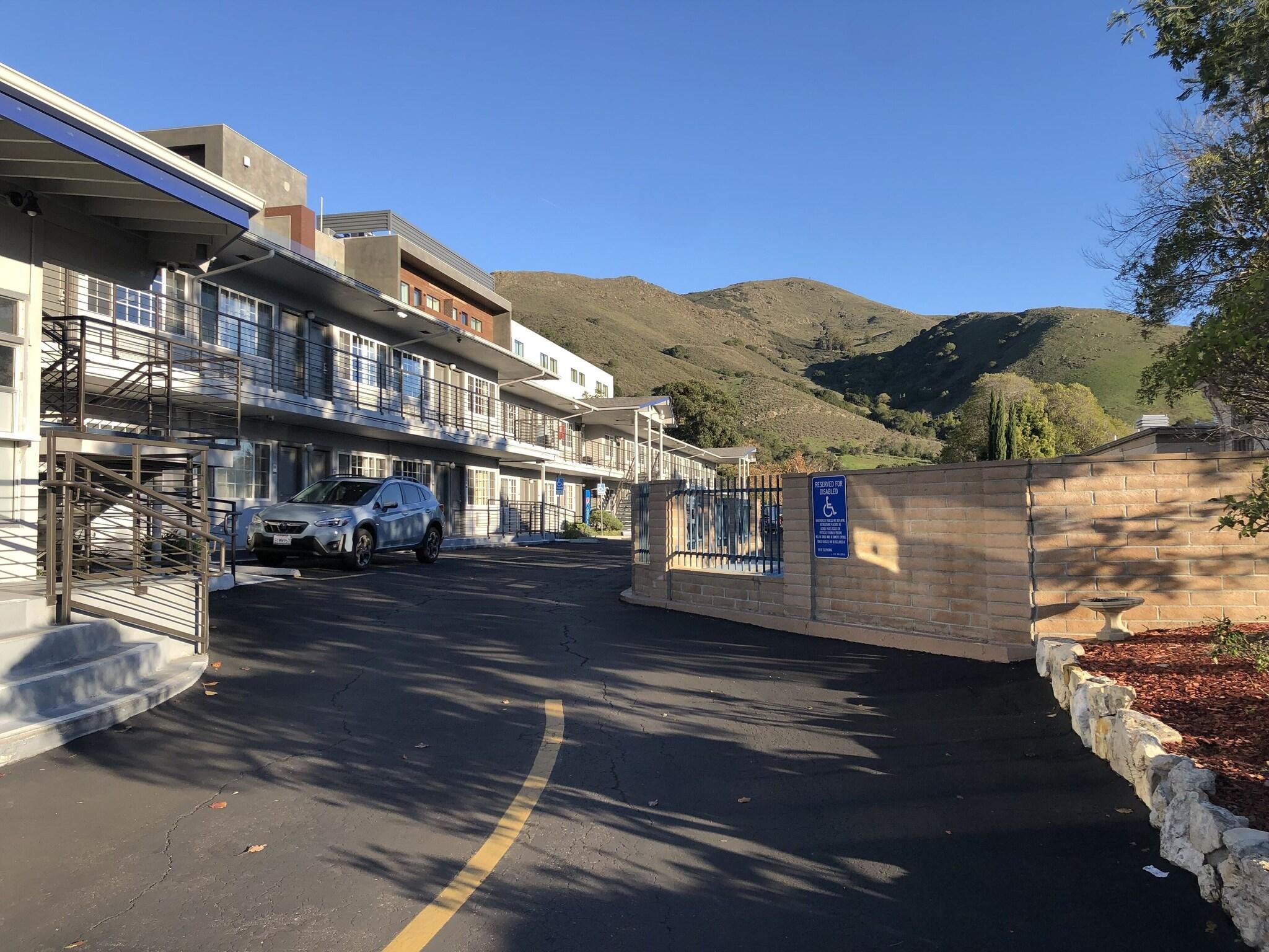Vista Exterior University Inn