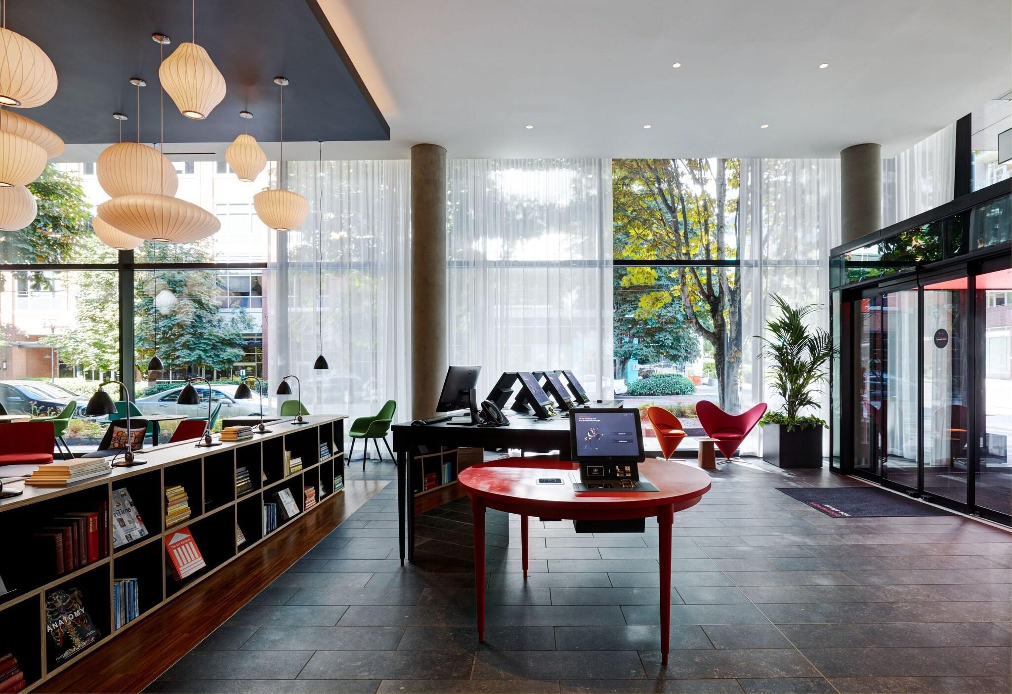 Vista Lobby citizenM Los Angeles Downtown