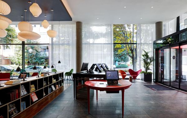 citizenM Los Angeles Downtown