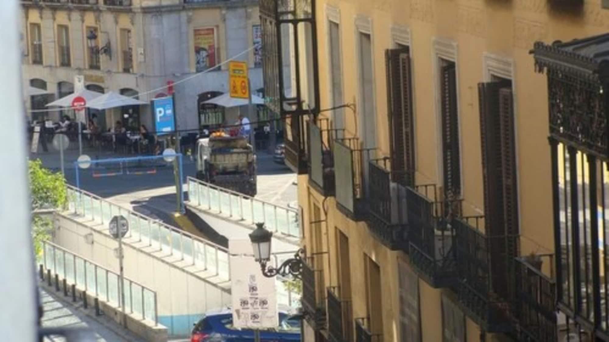 Vista Exterior Hostal JQ Madrid 1