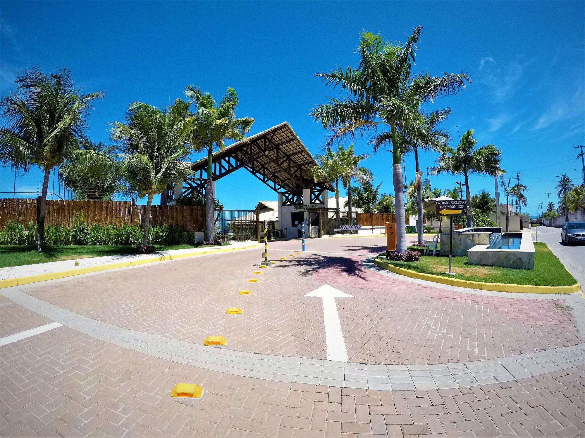 Vista Exterior Duplex with Hot Tub near Beach by DM Apartments.