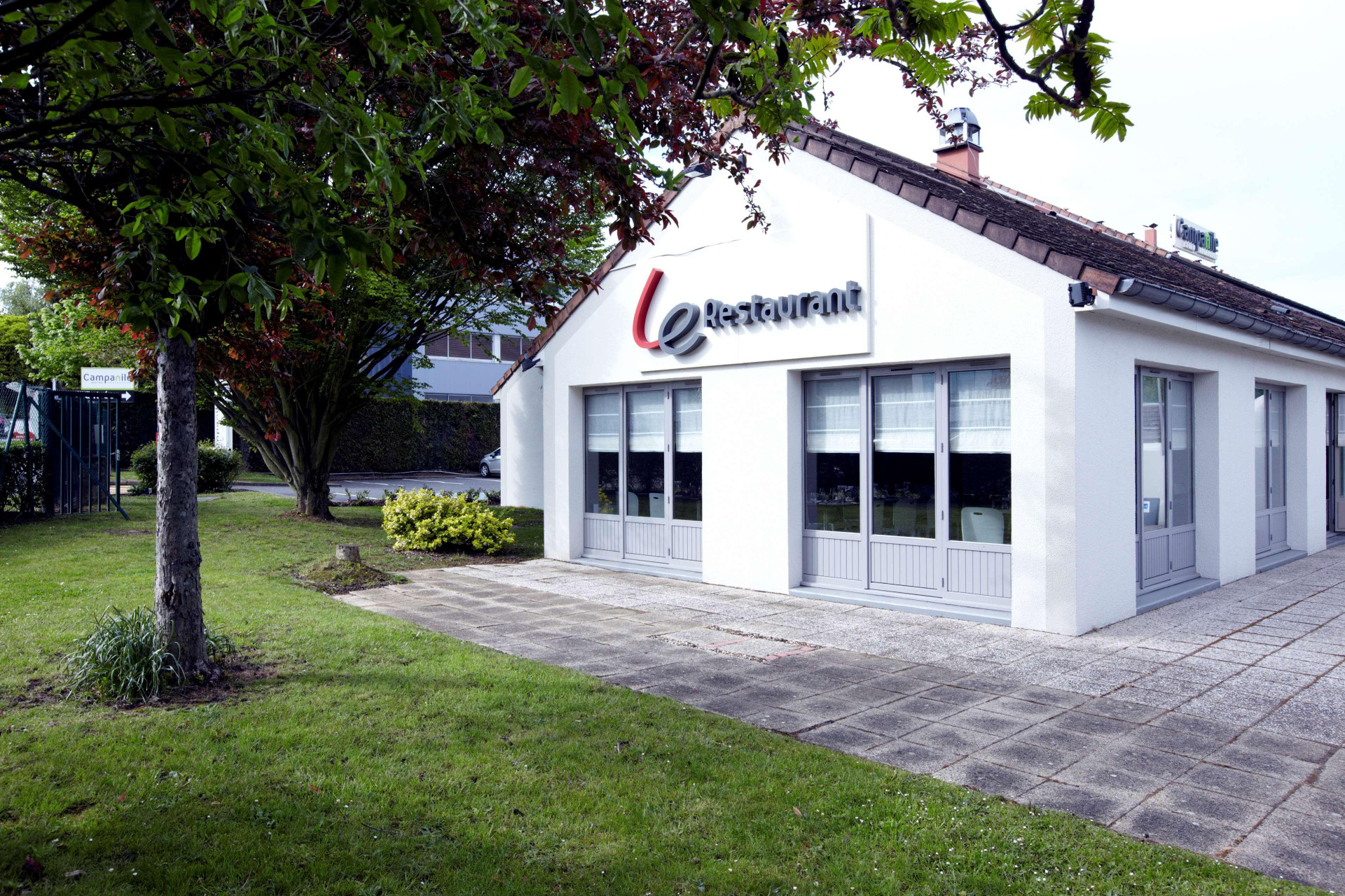 Vista Exterior Campanile Les Ulis