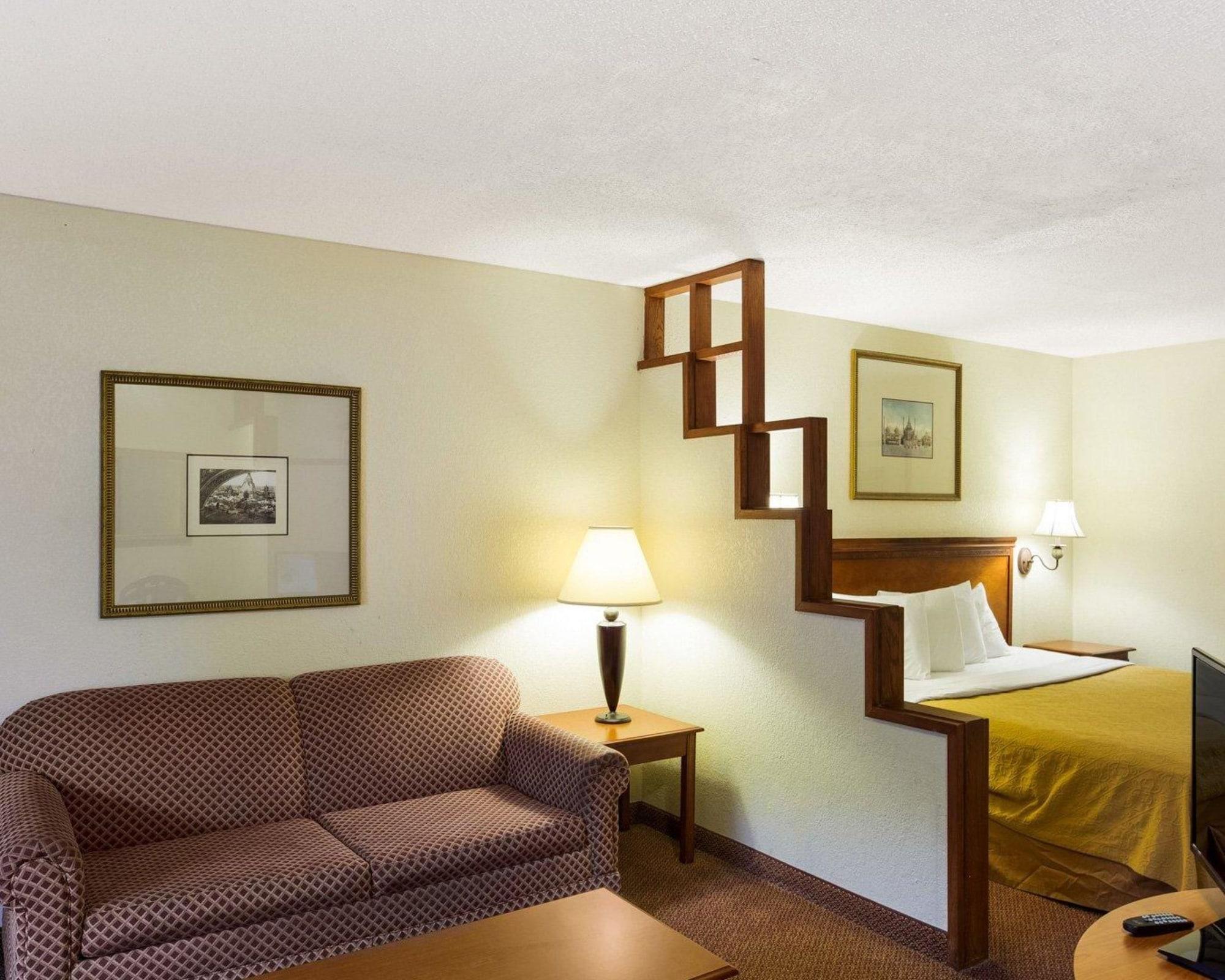 Habitación Rodeway Inn & Suites South of Fiesta Park