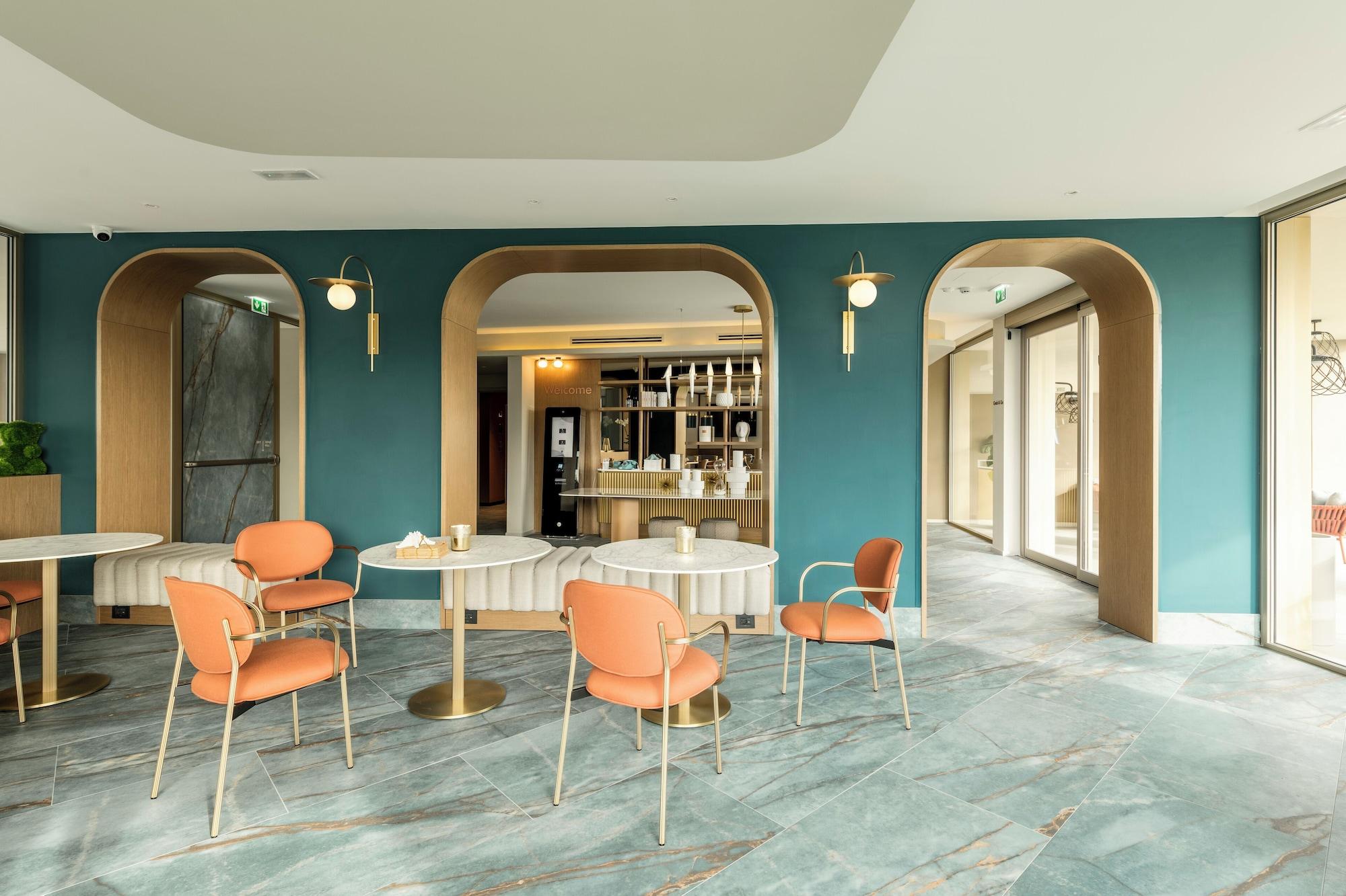 Vista Lobby Visionair Suites