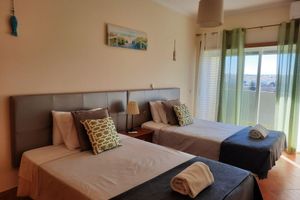 Alquiler Vacacional - 1Bedroom apartment w/pool and bbq 10minutes from Meia Praia Beach