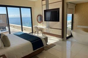 Alojamiento - Like the view? Oceanfront Penthouse, Private Resort with private Terrace & beach