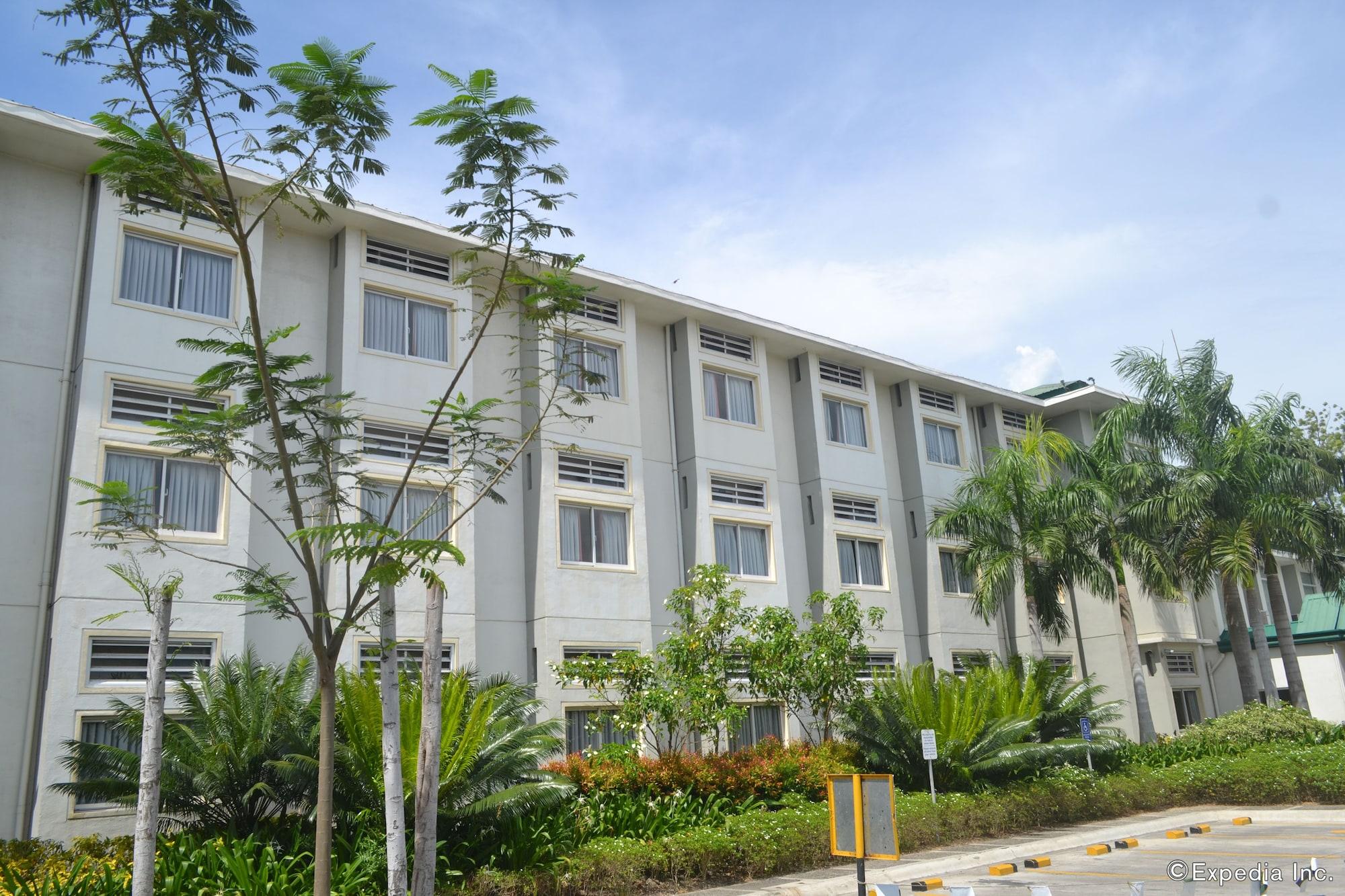 Vista Exterior Microtel by Wyndham General Santos