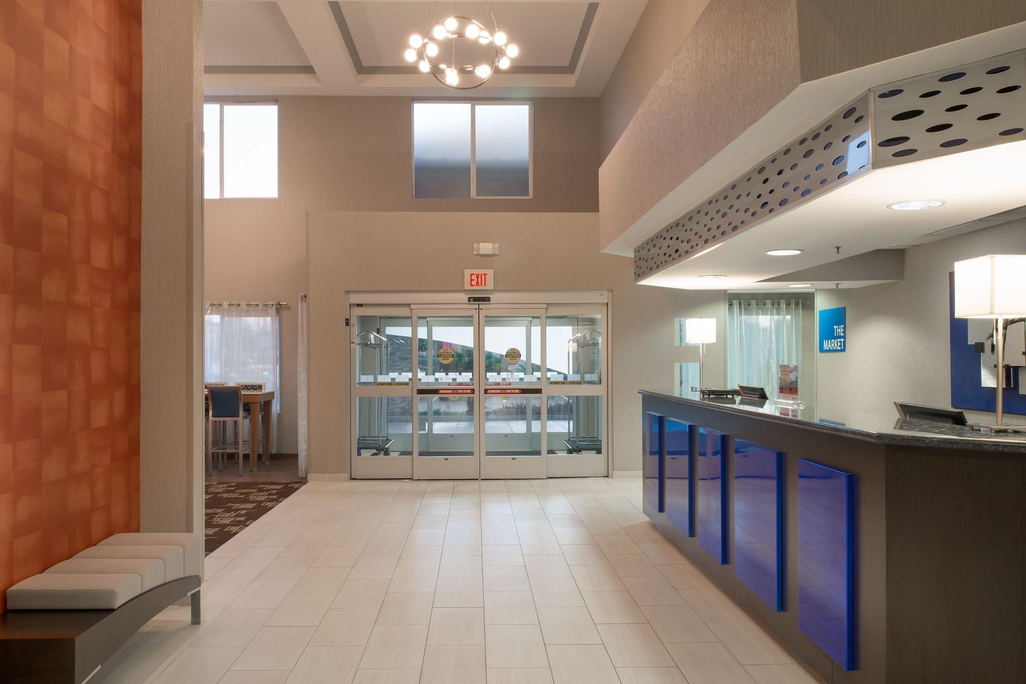 Vista Lobby Holiday Inn Express Rocklin - Galleria Area by IHG