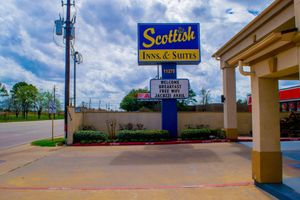 Alojamiento - Scottish Inn & Suites