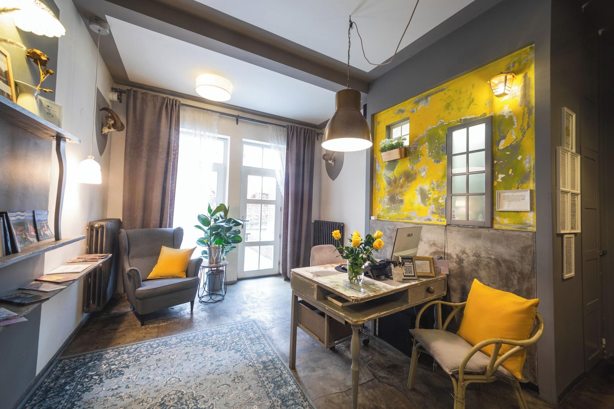 Vista Lobby Miss Sophie's New Town