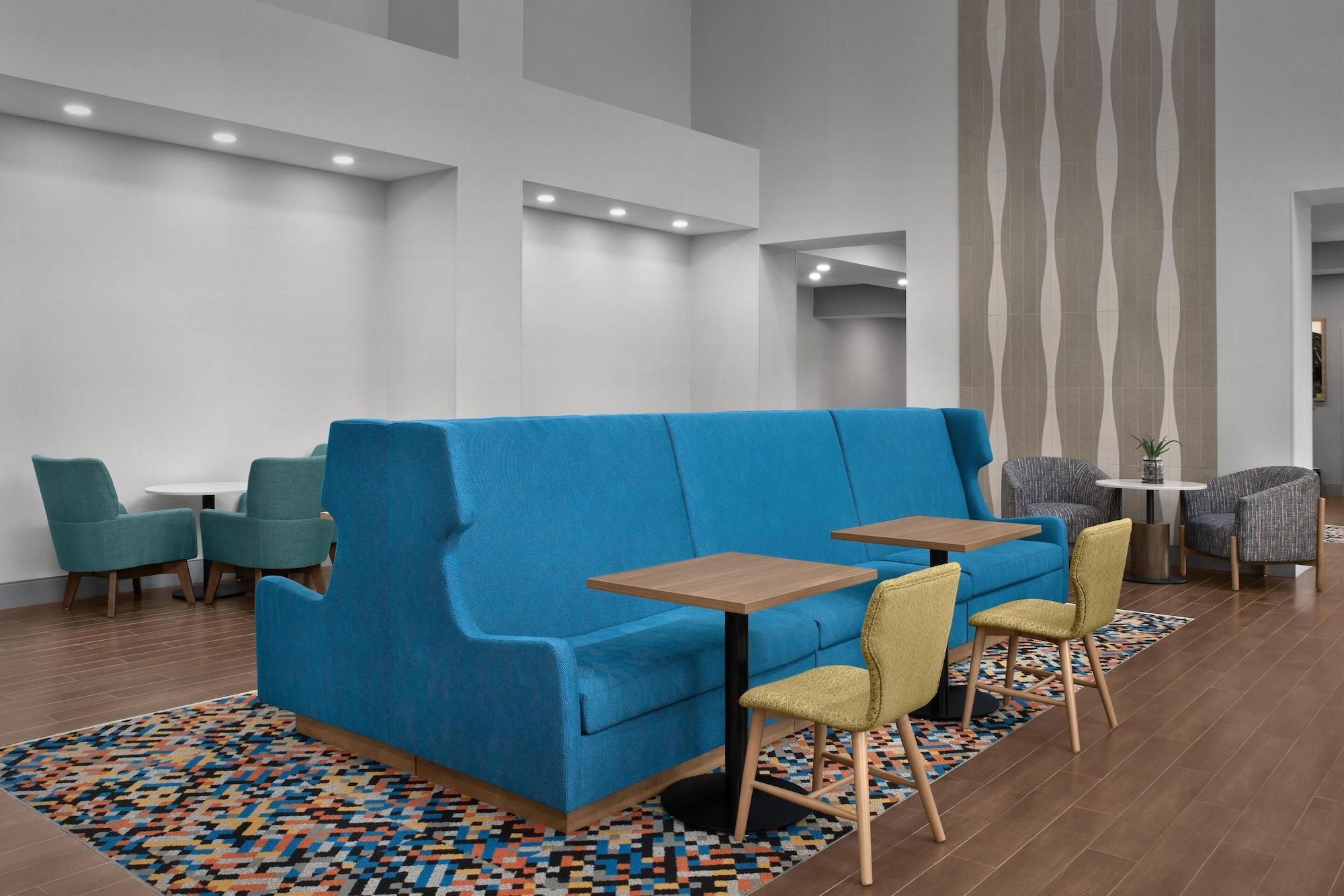Vista Lobby Hampton Inn & Suites Tupelo/Barnes Crossing