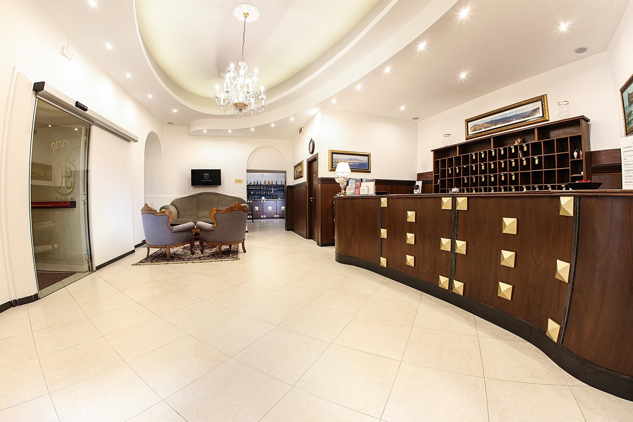Vista Lobby Grand Hotel Capodimonte