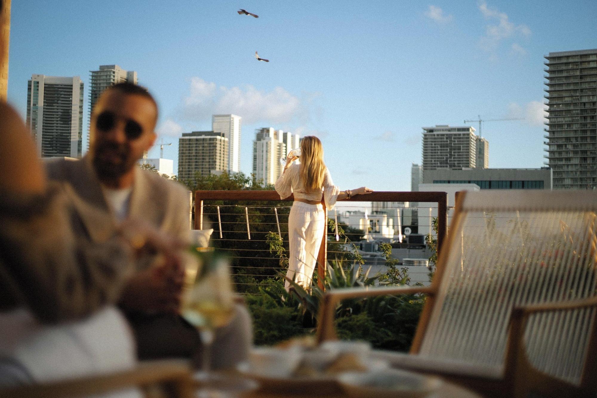 Varios The Moore Miami