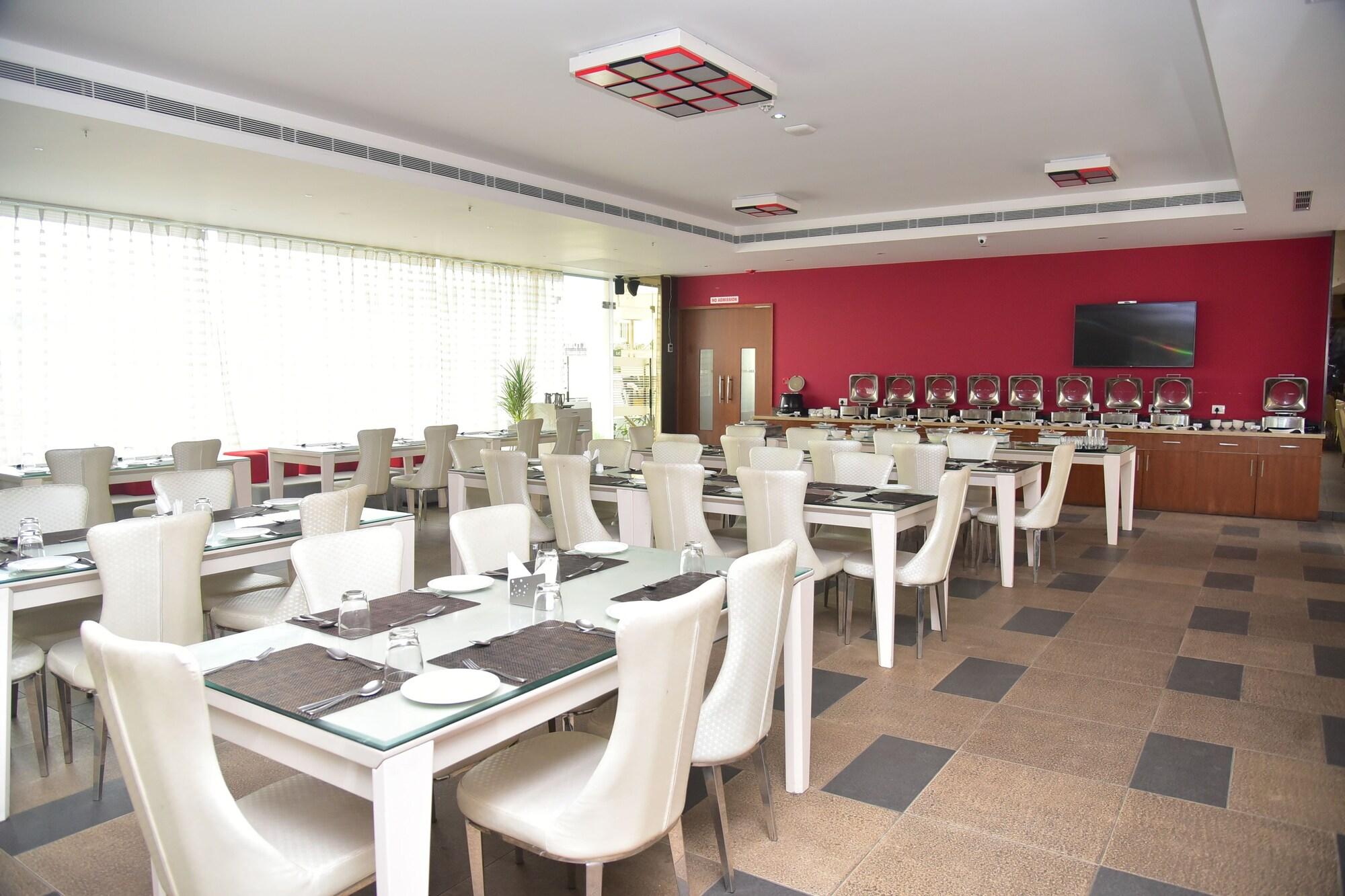 Restaurant Ramee Strand Inn Hotel