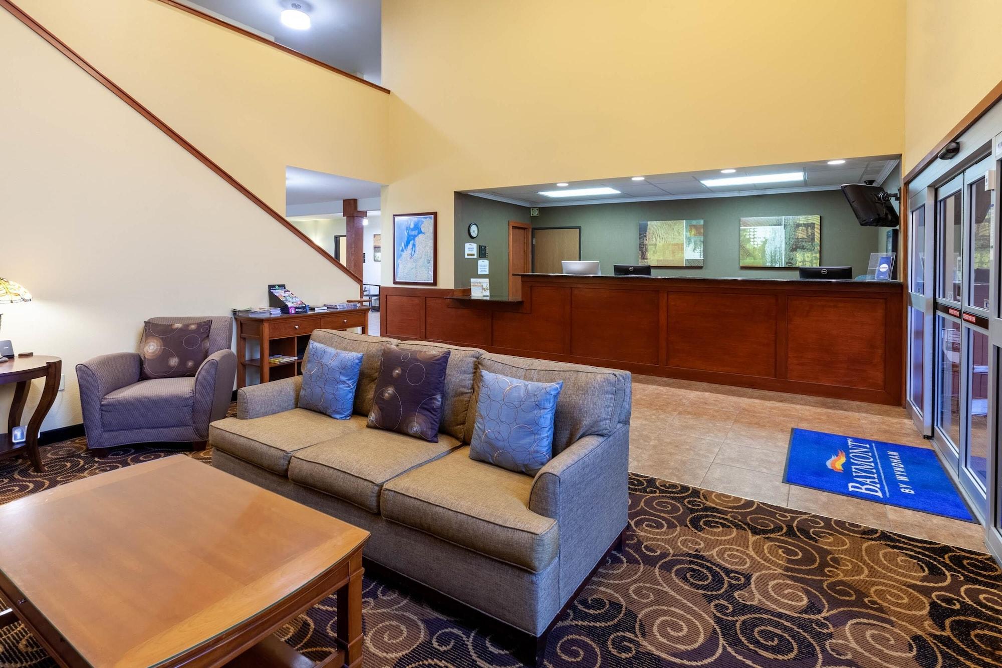 Vista Lobby Baymont by Wyndham Beulah