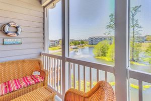Alquiler Vacacional - Balcony + Pool Access: Serene Little River Retreat