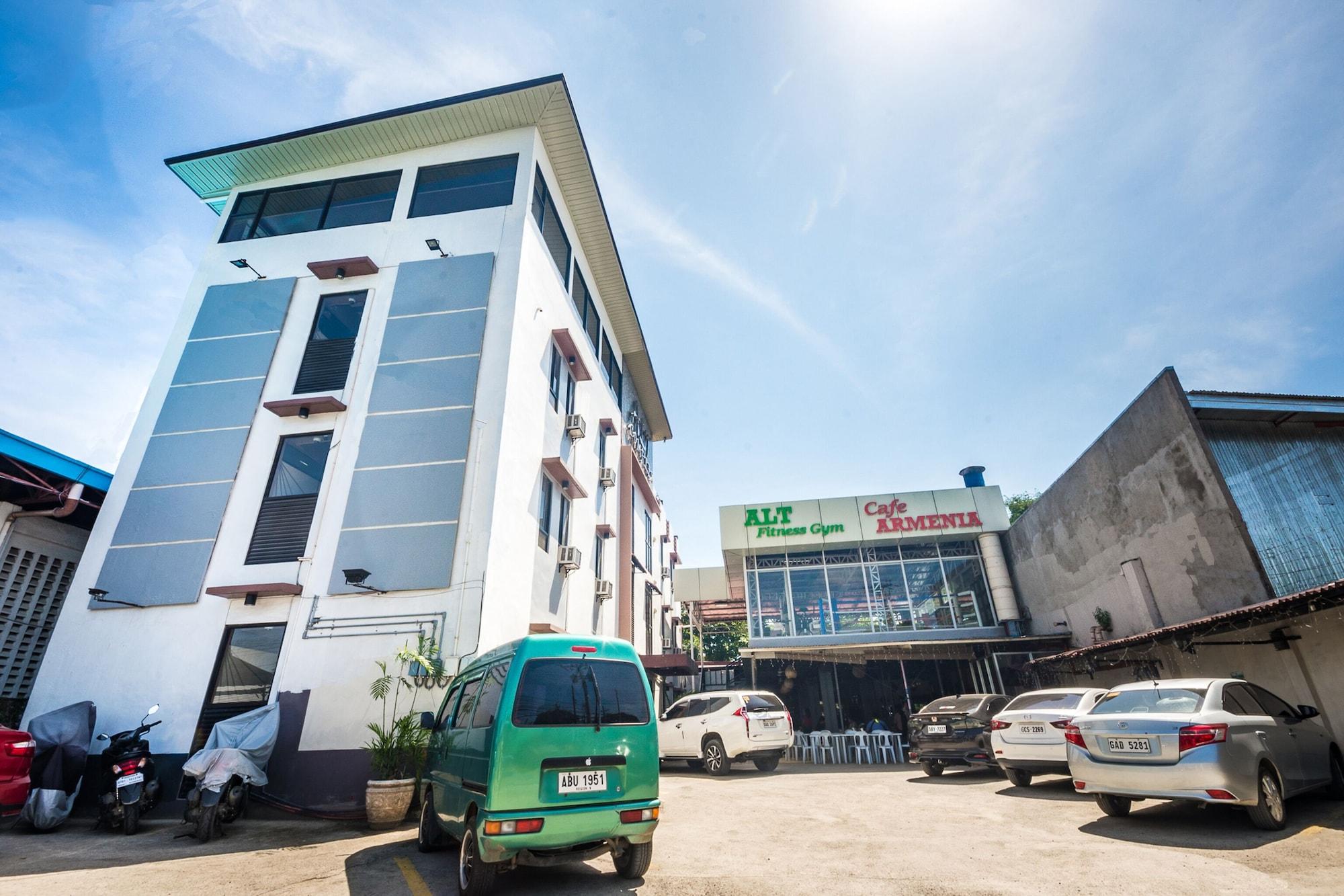 Vista Exterior OYO 569 Alt Complex