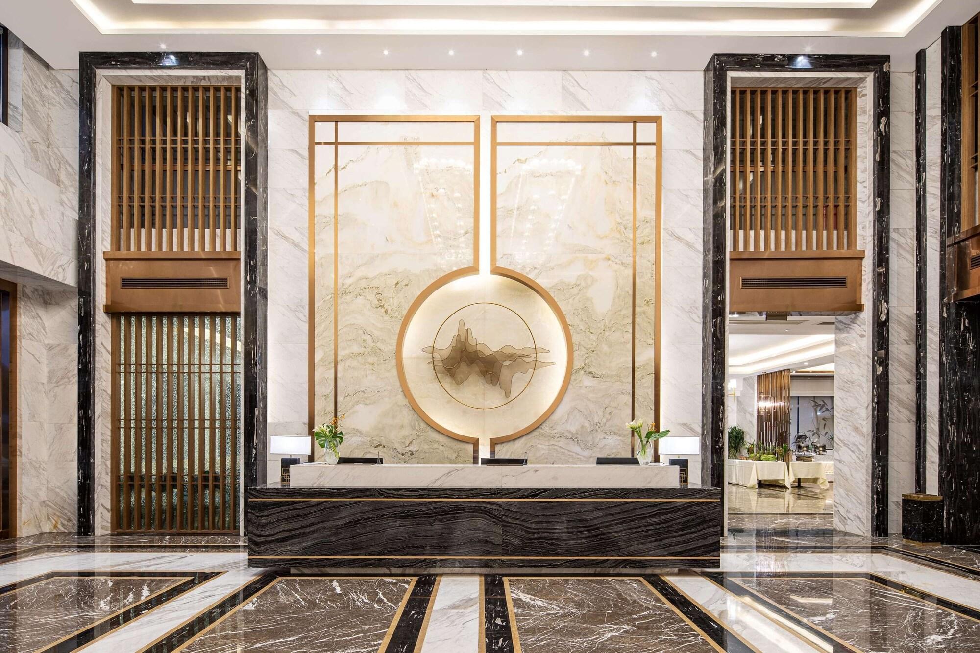 Vista Lobby Ramada by Wyndham Wuhan Qingshan
