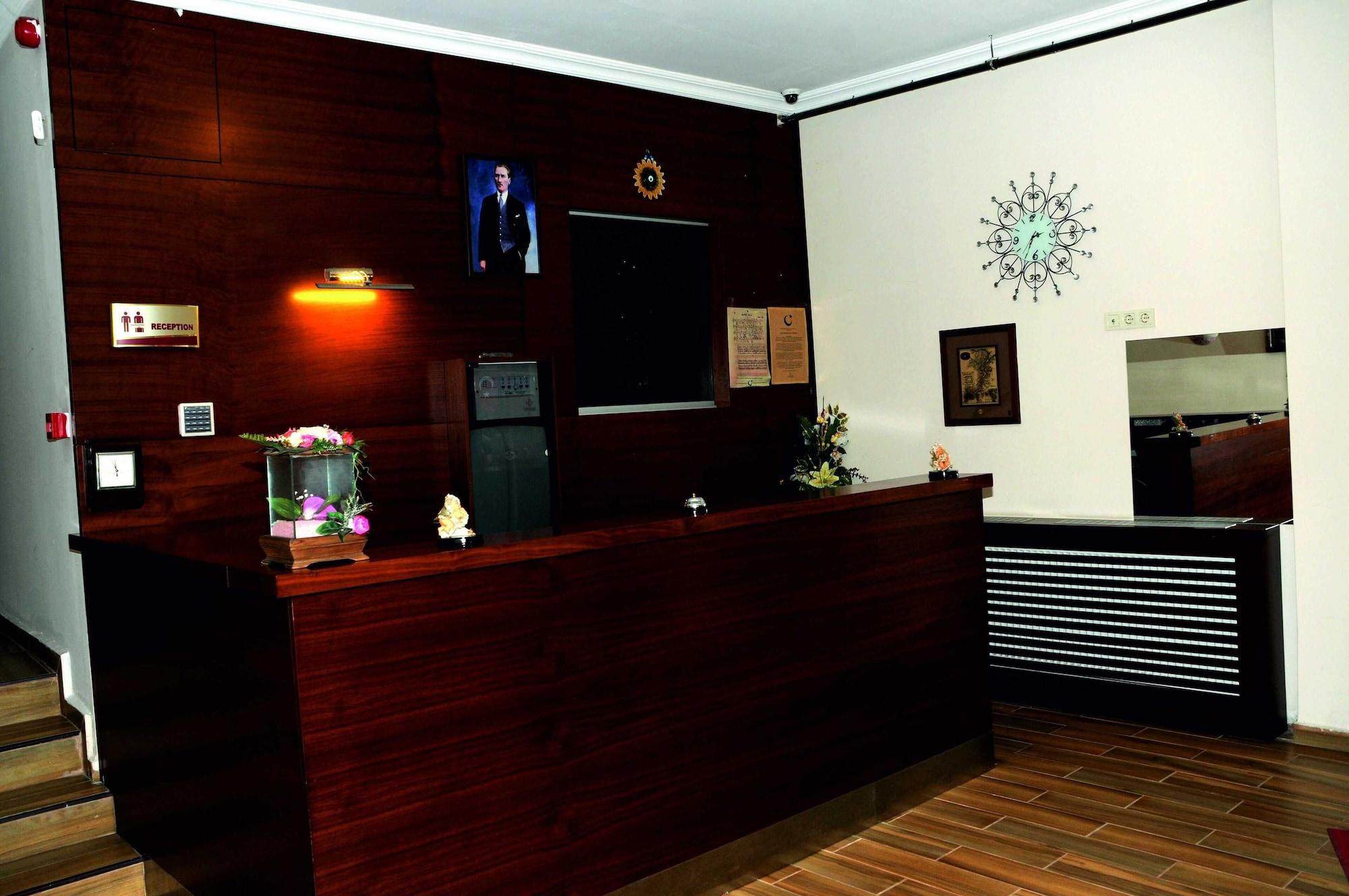 Vista Lobby Hill River Hotel