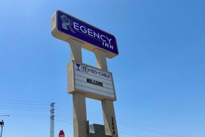 Alojamiento - Regency Inn Fresno