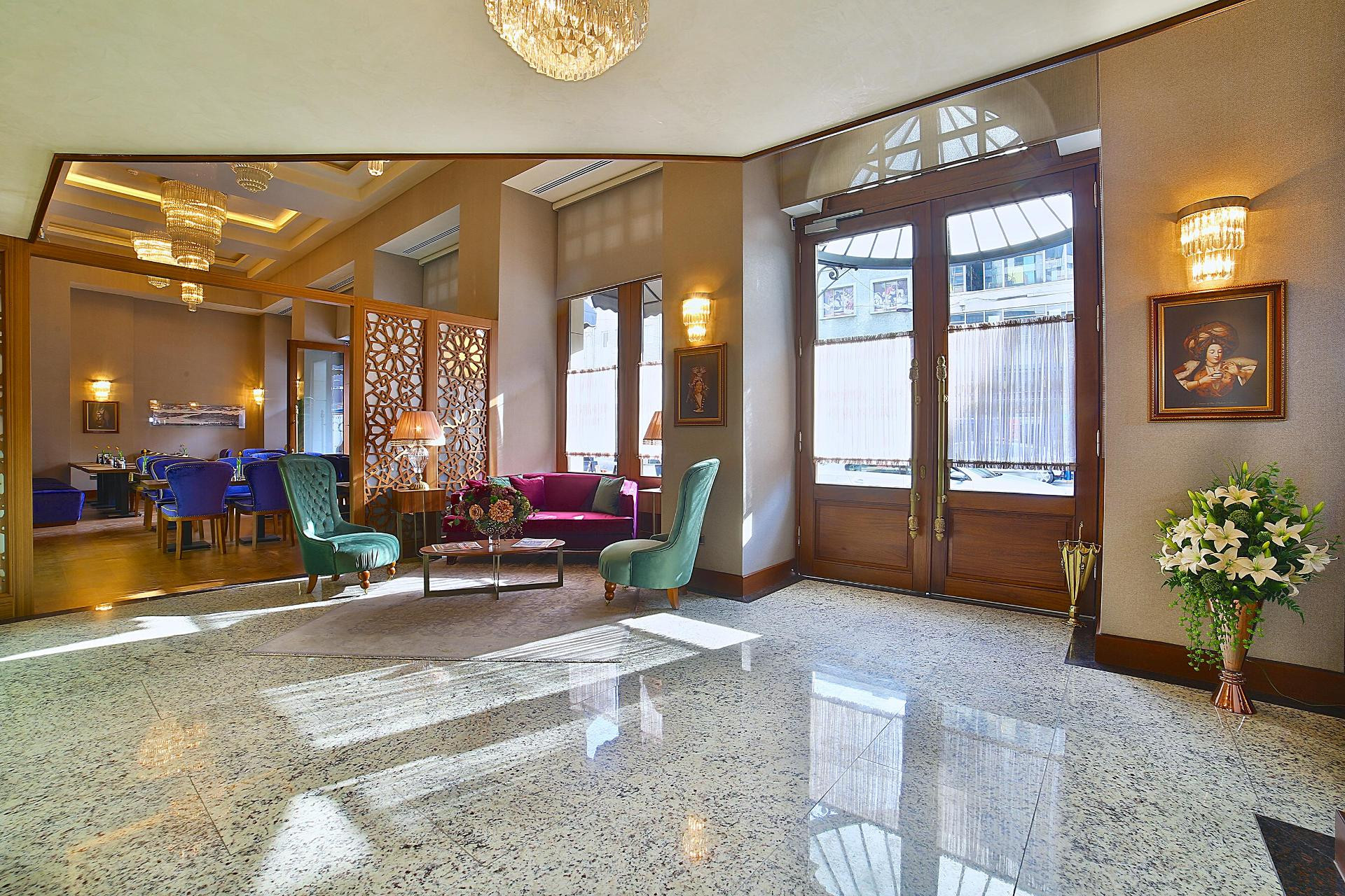 Vista Lobby Momento Golden Horn Hotel