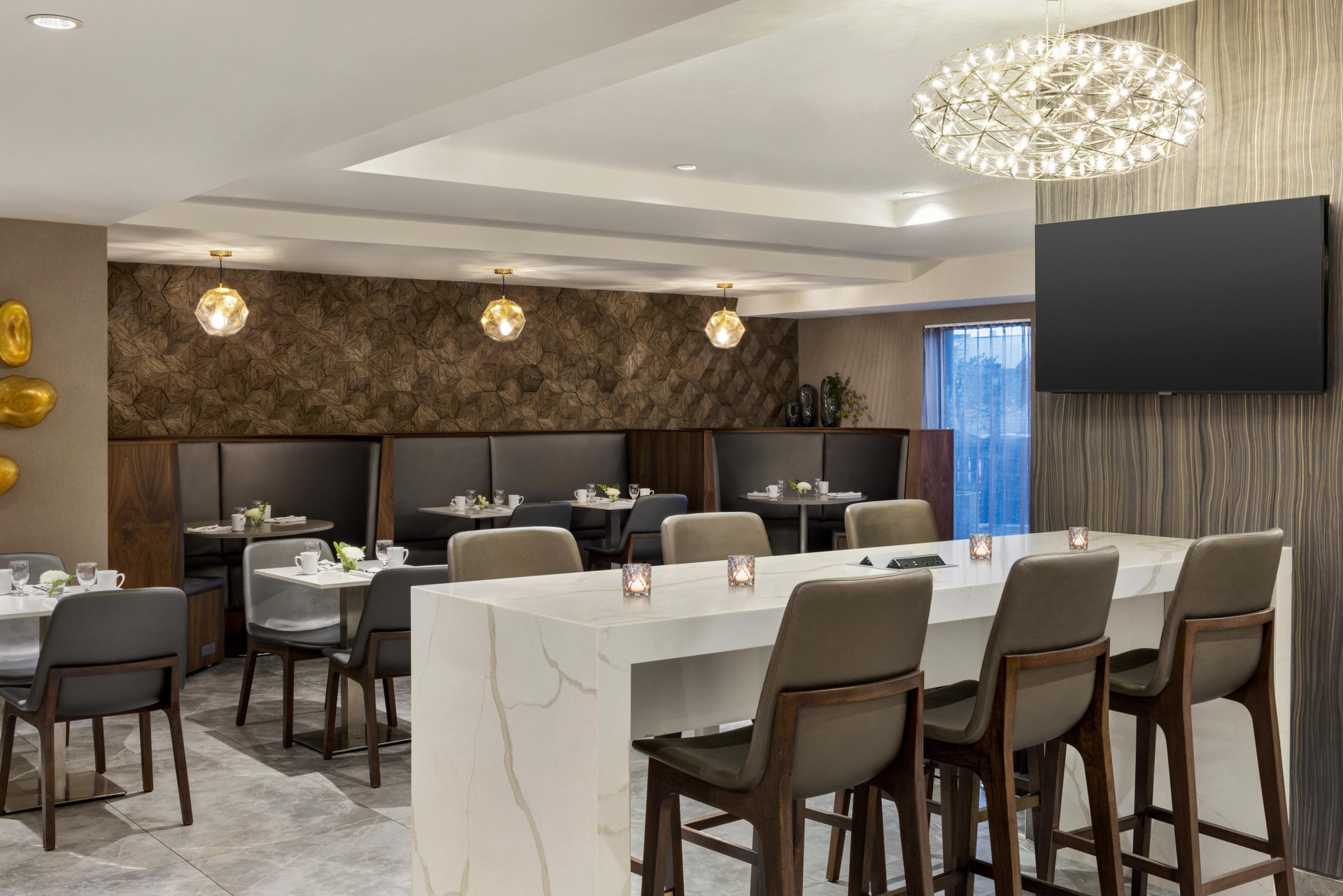 Restaurant Crowne Plaza Toronto Airport by IHG